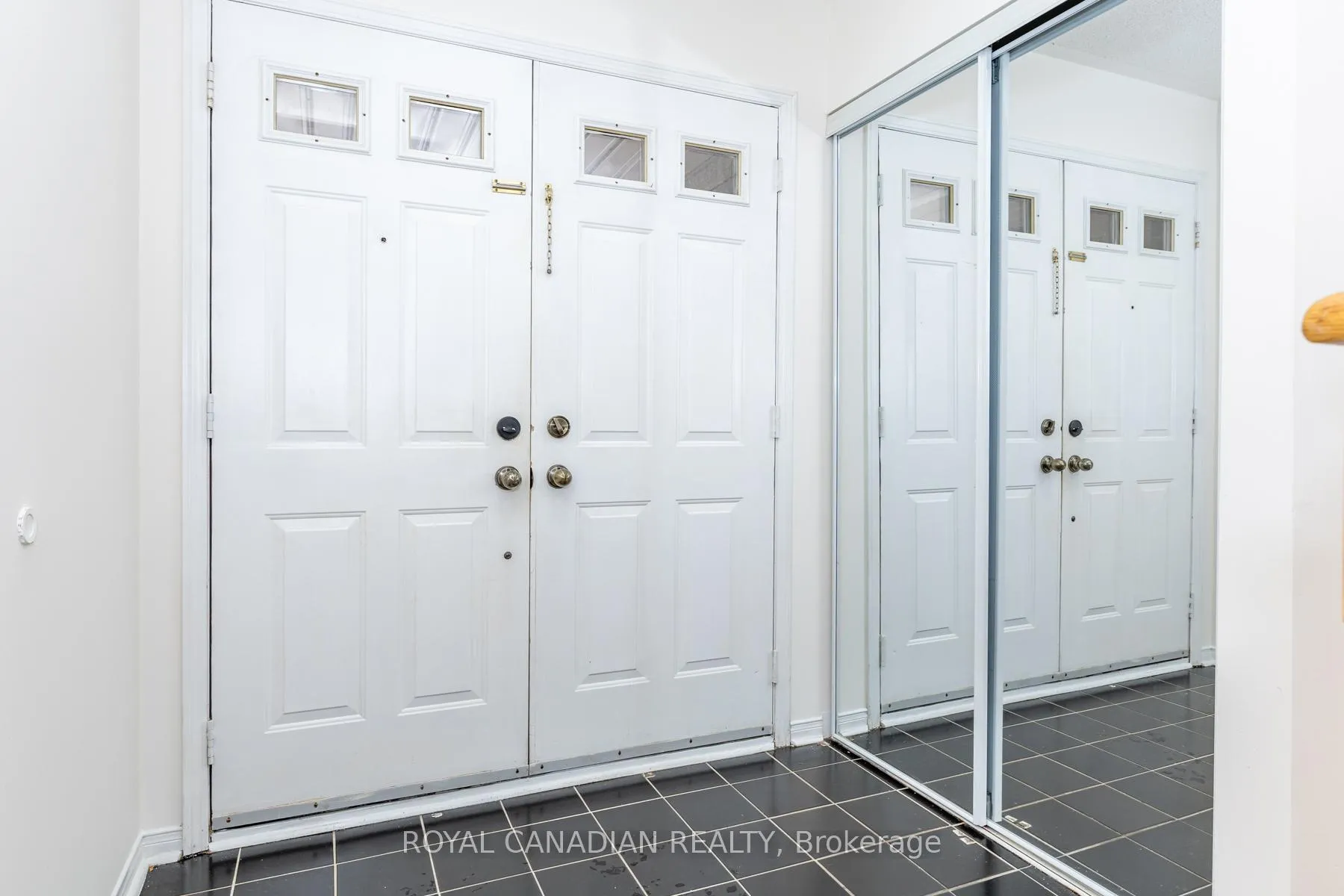Photo 6 of Unit 32, 49 Goldenlight Circle, Brampton, Brampton West — HOMEH