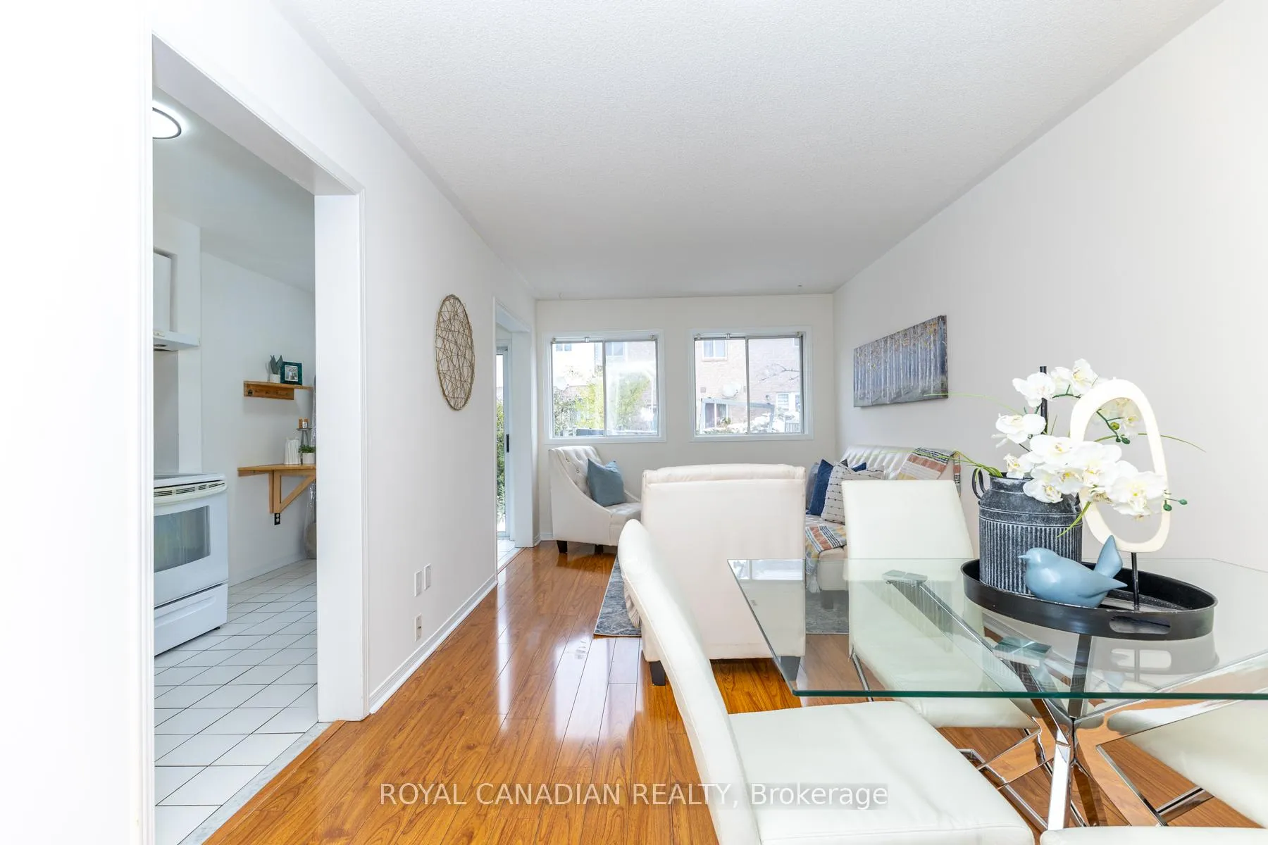 Photo 9 of Unit 32, 49 Goldenlight Circle, Brampton, Brampton West — HOMEH