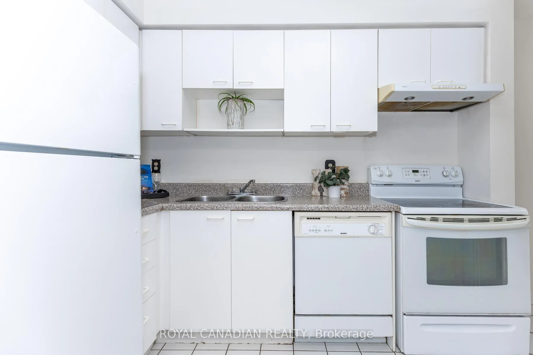 Photo 17 of Unit 32, 49 Goldenlight Circle, Brampton, Brampton West — HOMEH