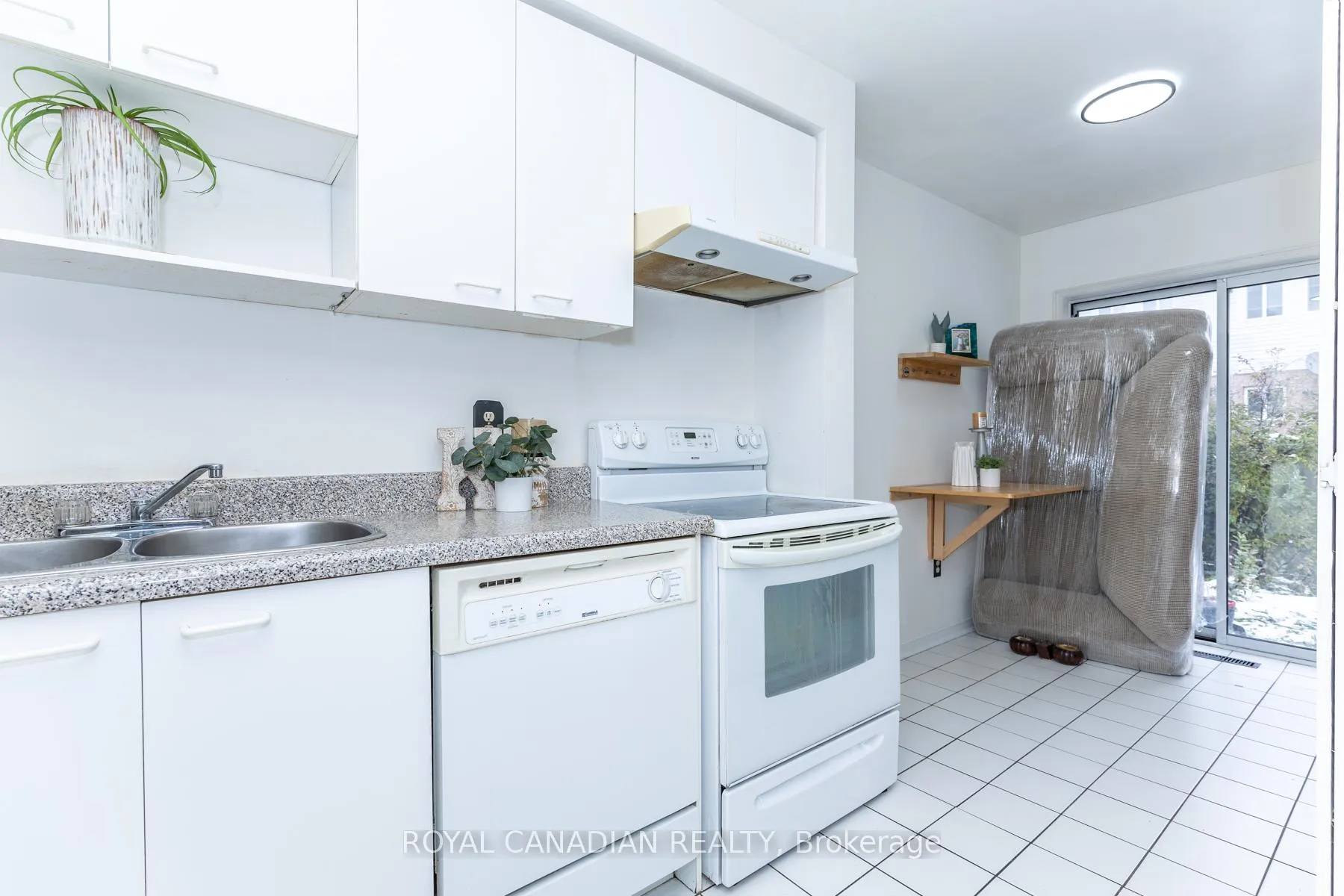 Photo 18 of Unit 32, 49 Goldenlight Circle, Brampton, Brampton West — HOMEH