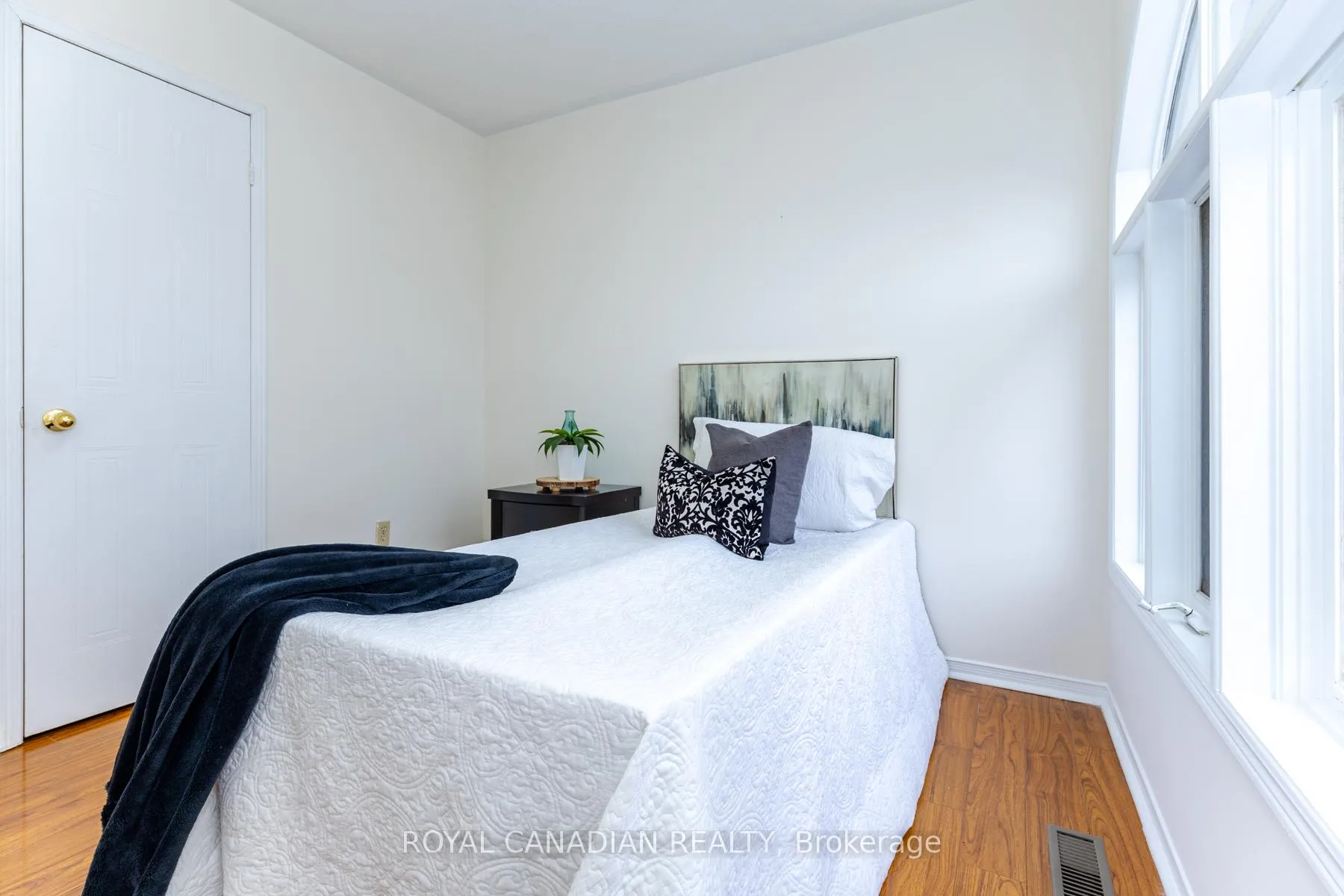 Photo 25 of Unit 32, 49 Goldenlight Circle, Brampton, Brampton West — HOMEH