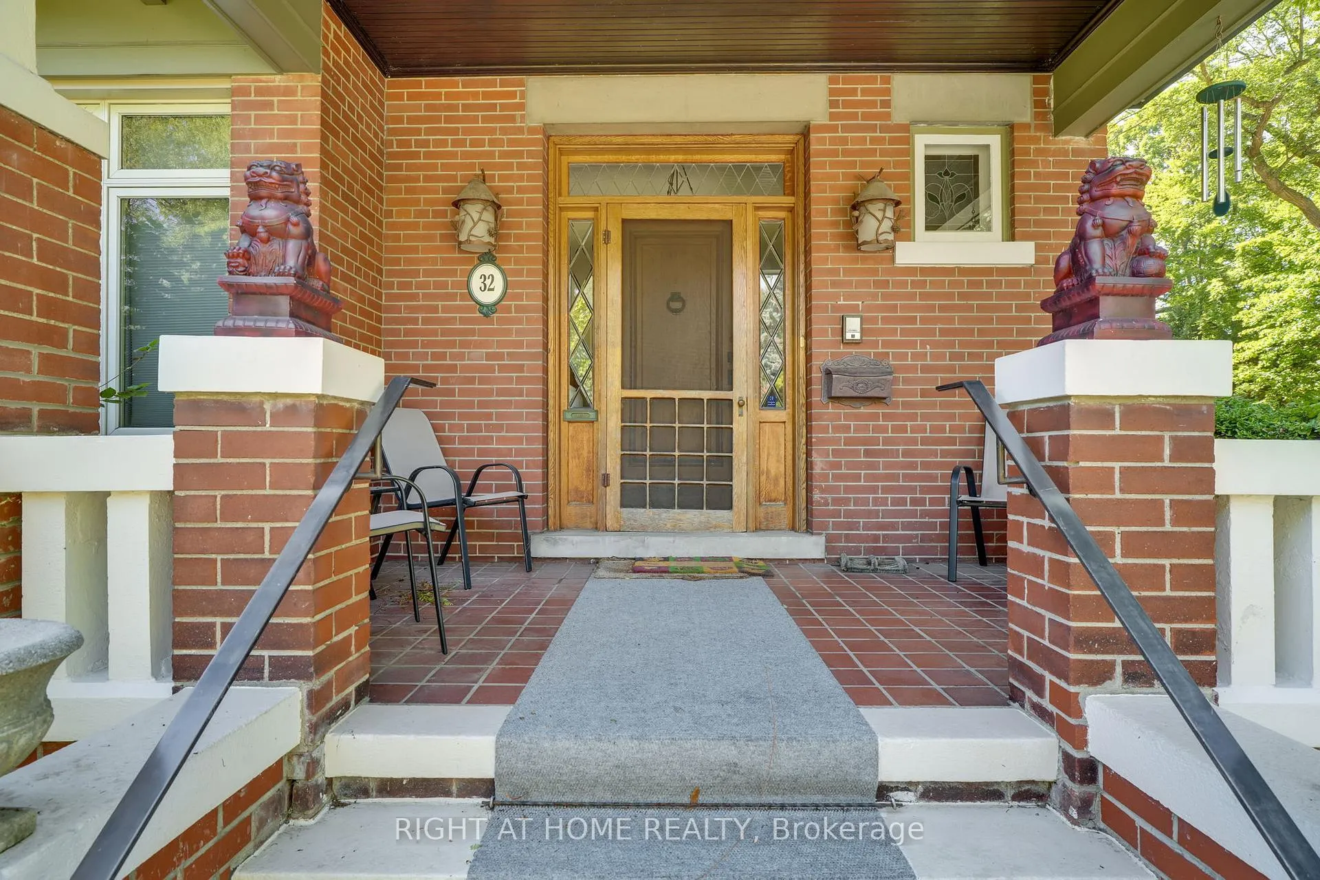 Photo 3 of 32 Hollywood Crescent, Toronto, Woodbine Corridor — HOMEH