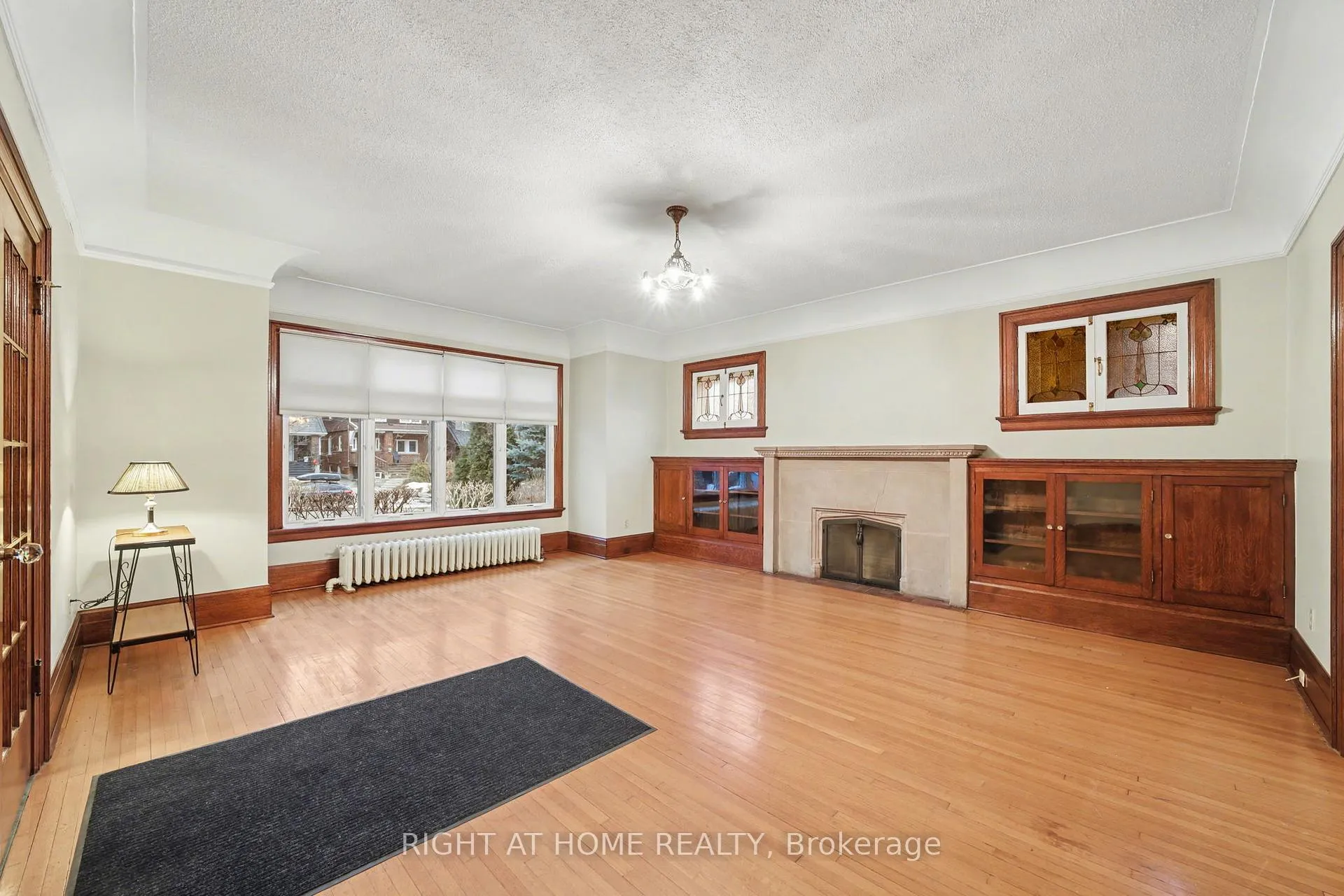 Photo 6 of 32 Hollywood Crescent, Toronto, Woodbine Corridor — HOMEH