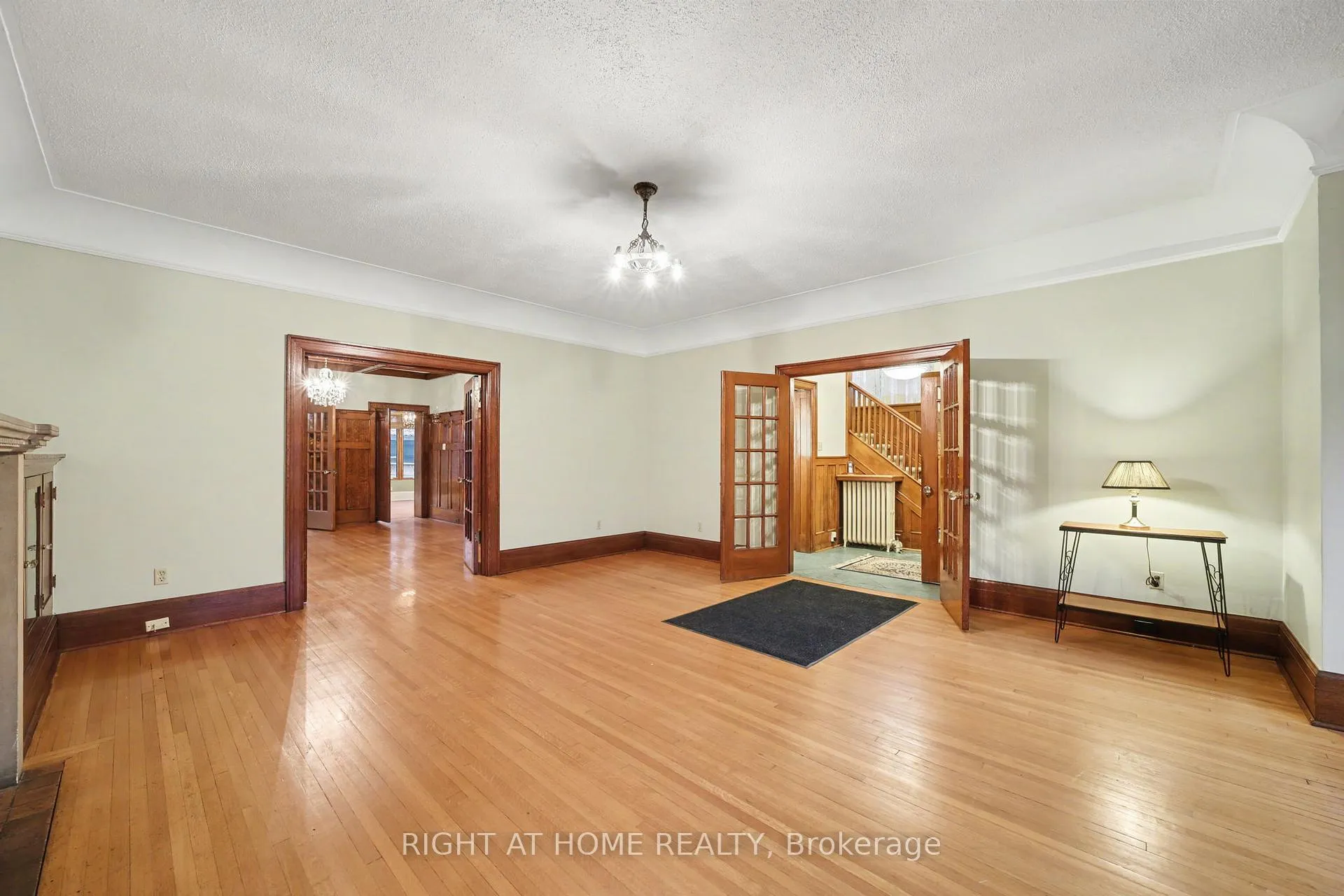 Photo 7 of 32 Hollywood Crescent, Toronto, Woodbine Corridor — HOMEH