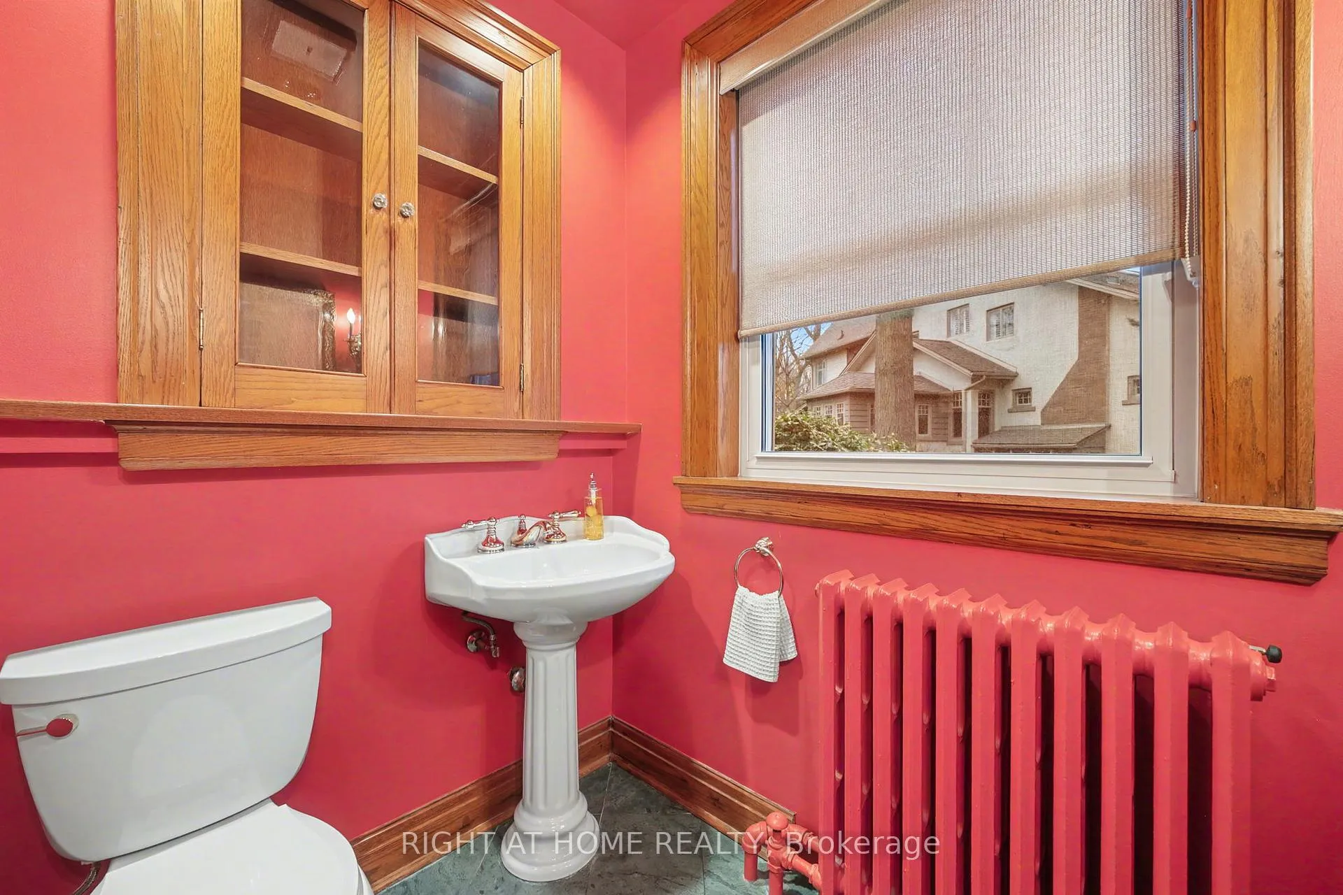 Photo 8 of 32 Hollywood Crescent, Toronto, Woodbine Corridor — HOMEH