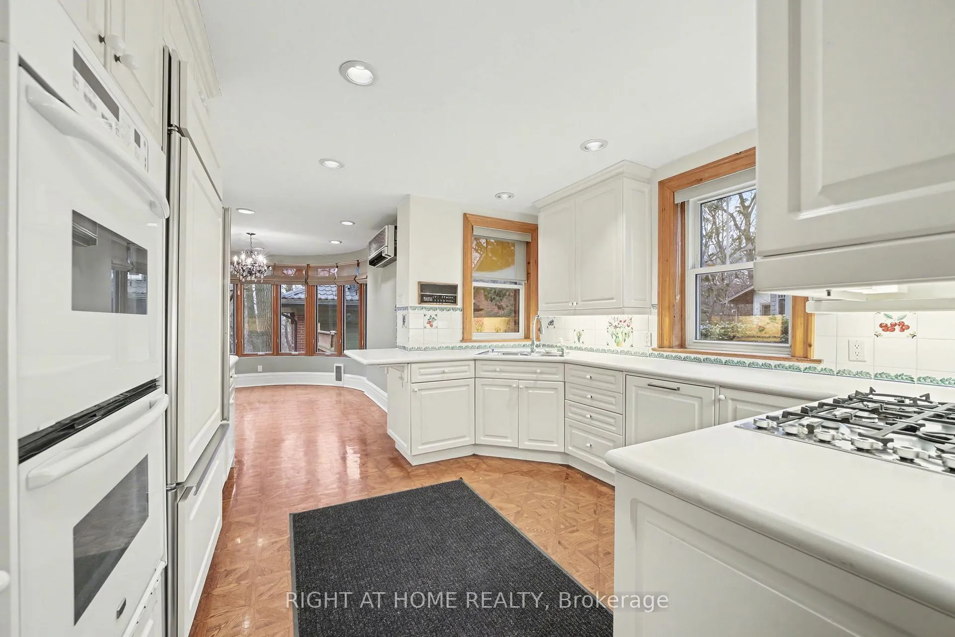 Photo 9 of 32 Hollywood Crescent, Toronto, Woodbine Corridor — HOMEH