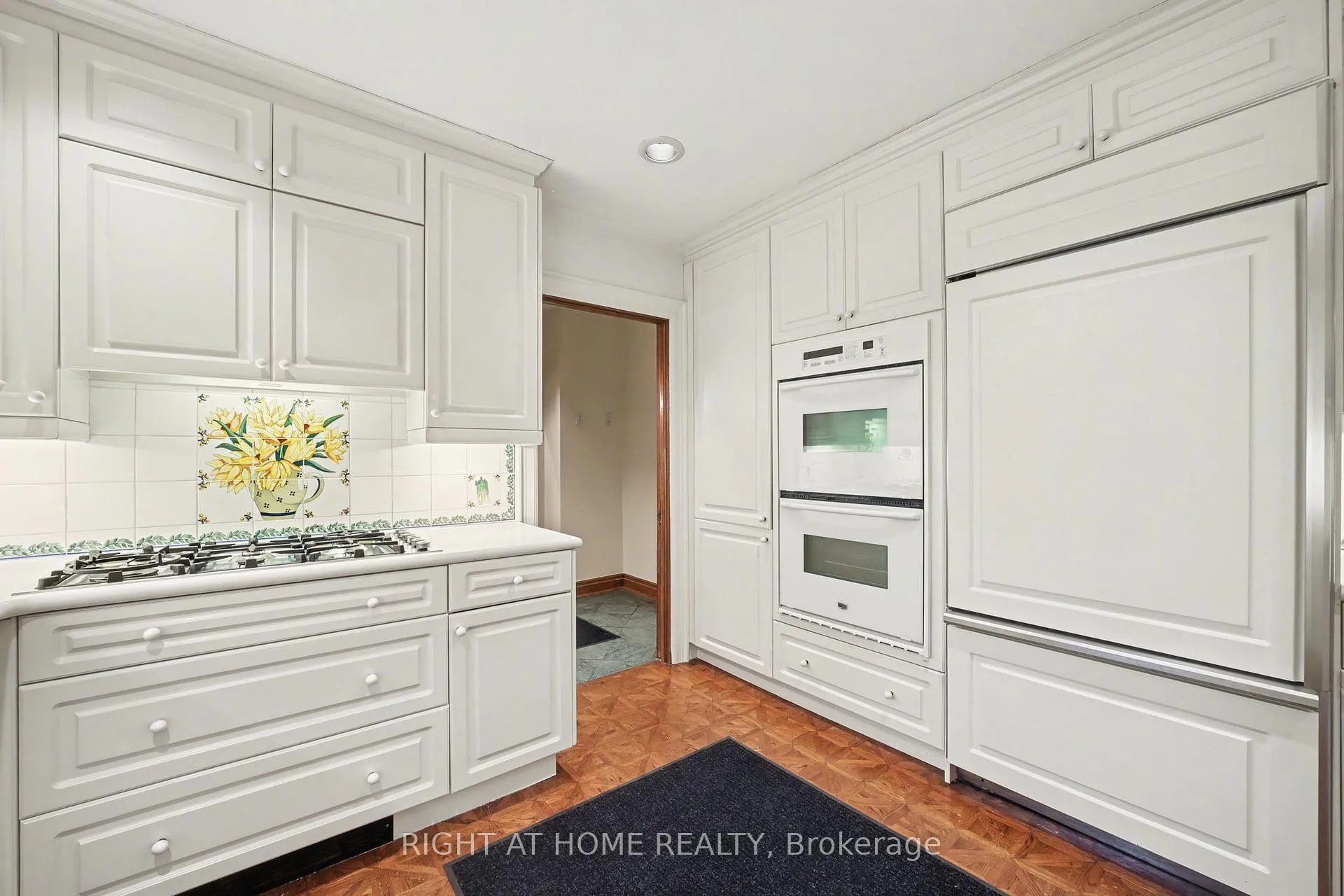 Photo 10 of 32 Hollywood Crescent, Toronto, Woodbine Corridor — HOMEH
