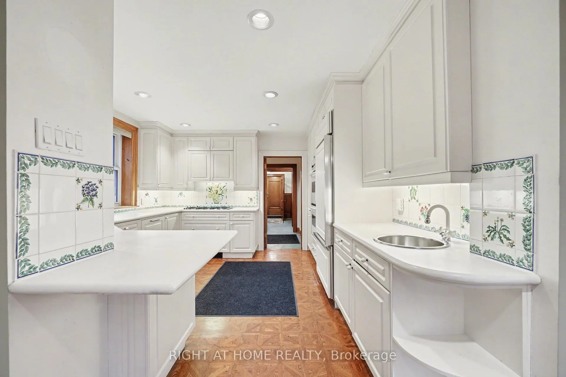 Photo 12 of 32 Hollywood Crescent, Toronto, Woodbine Corridor — HOMEH
