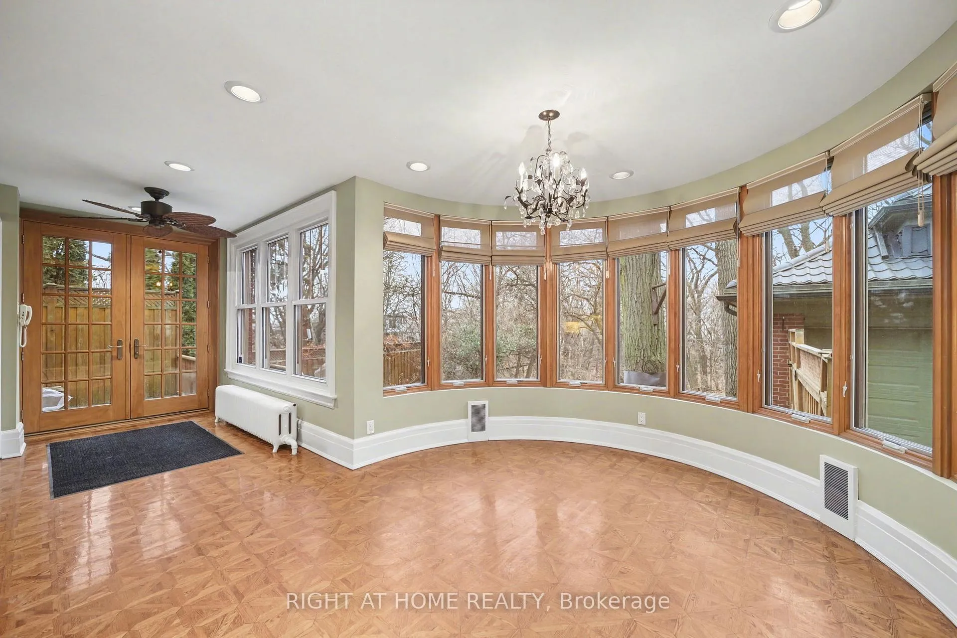 Photo 13 of 32 Hollywood Crescent, Toronto, Woodbine Corridor — HOMEH