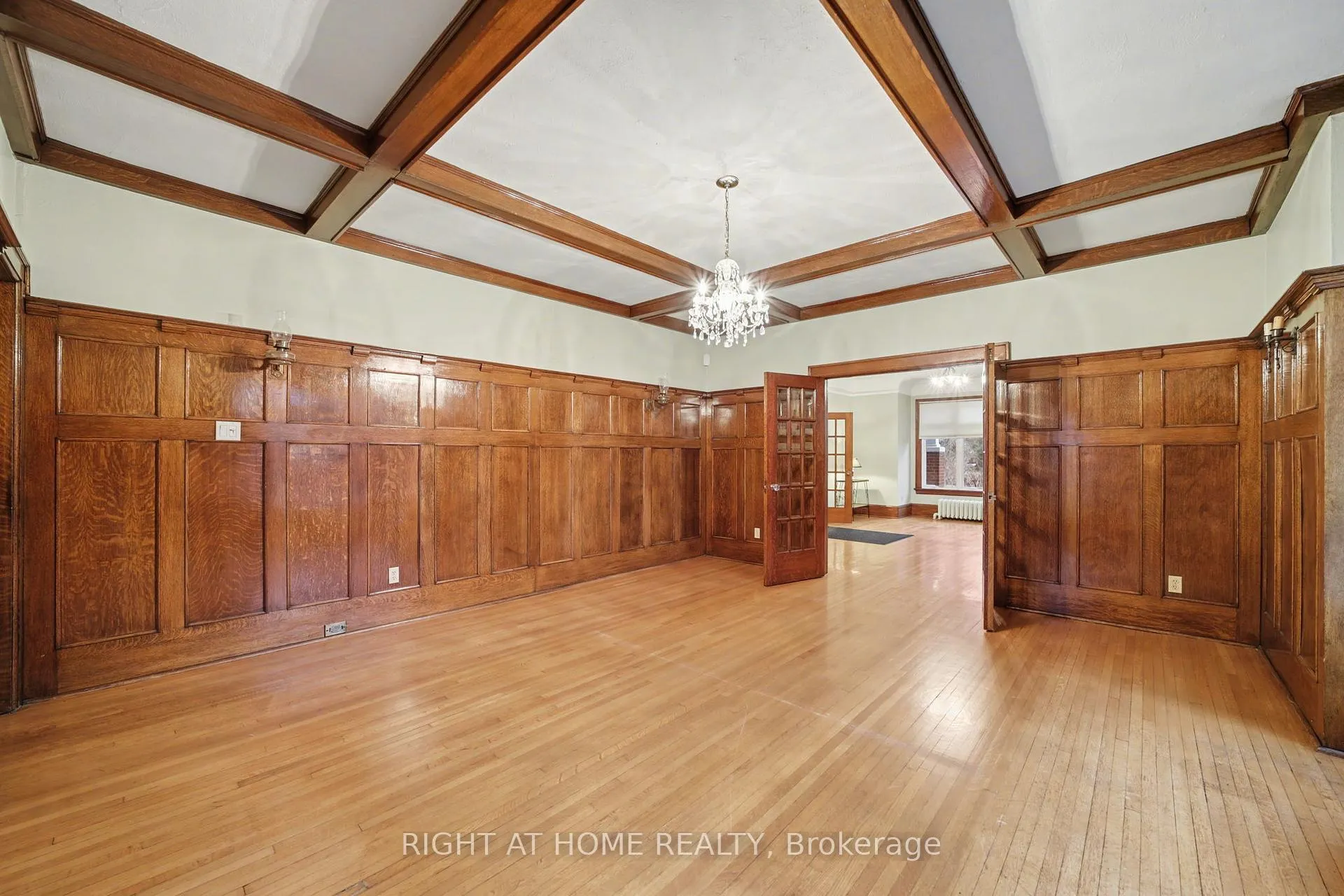 Photo 15 of 32 Hollywood Crescent, Toronto, Woodbine Corridor — HOMEH