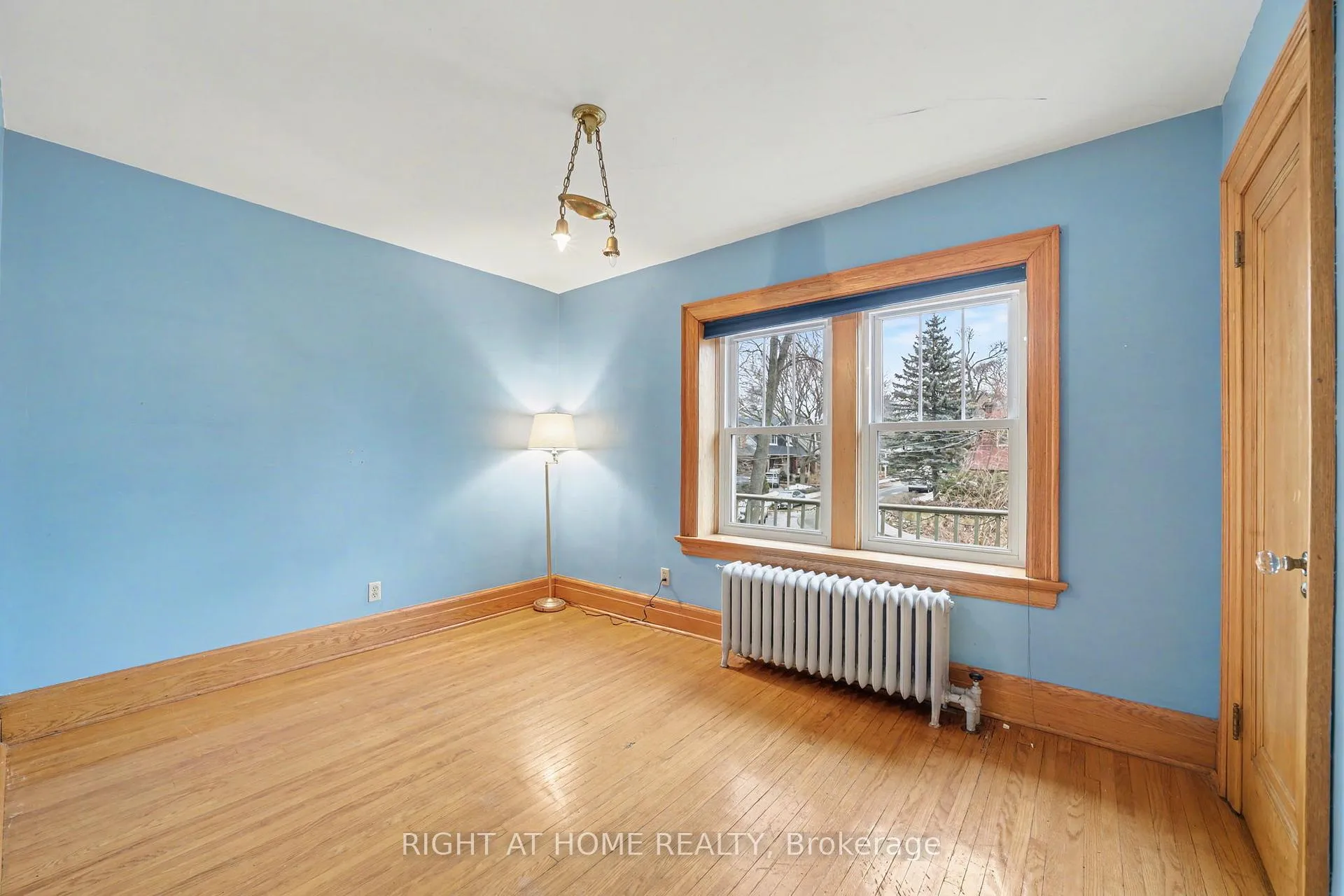 Photo 17 of 32 Hollywood Crescent, Toronto, Woodbine Corridor — HOMEH