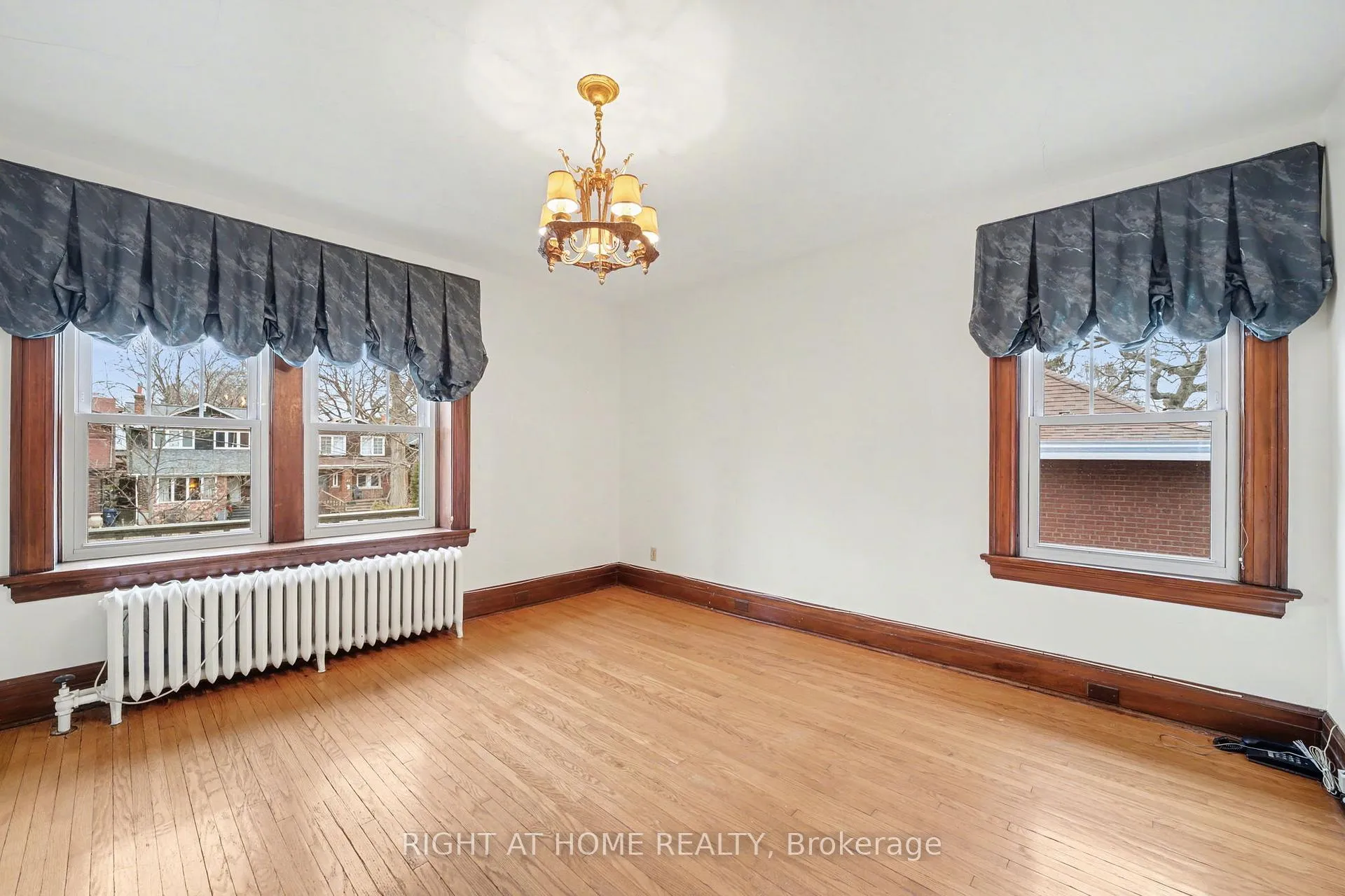 Photo 19 of 32 Hollywood Crescent, Toronto, Woodbine Corridor — HOMEH