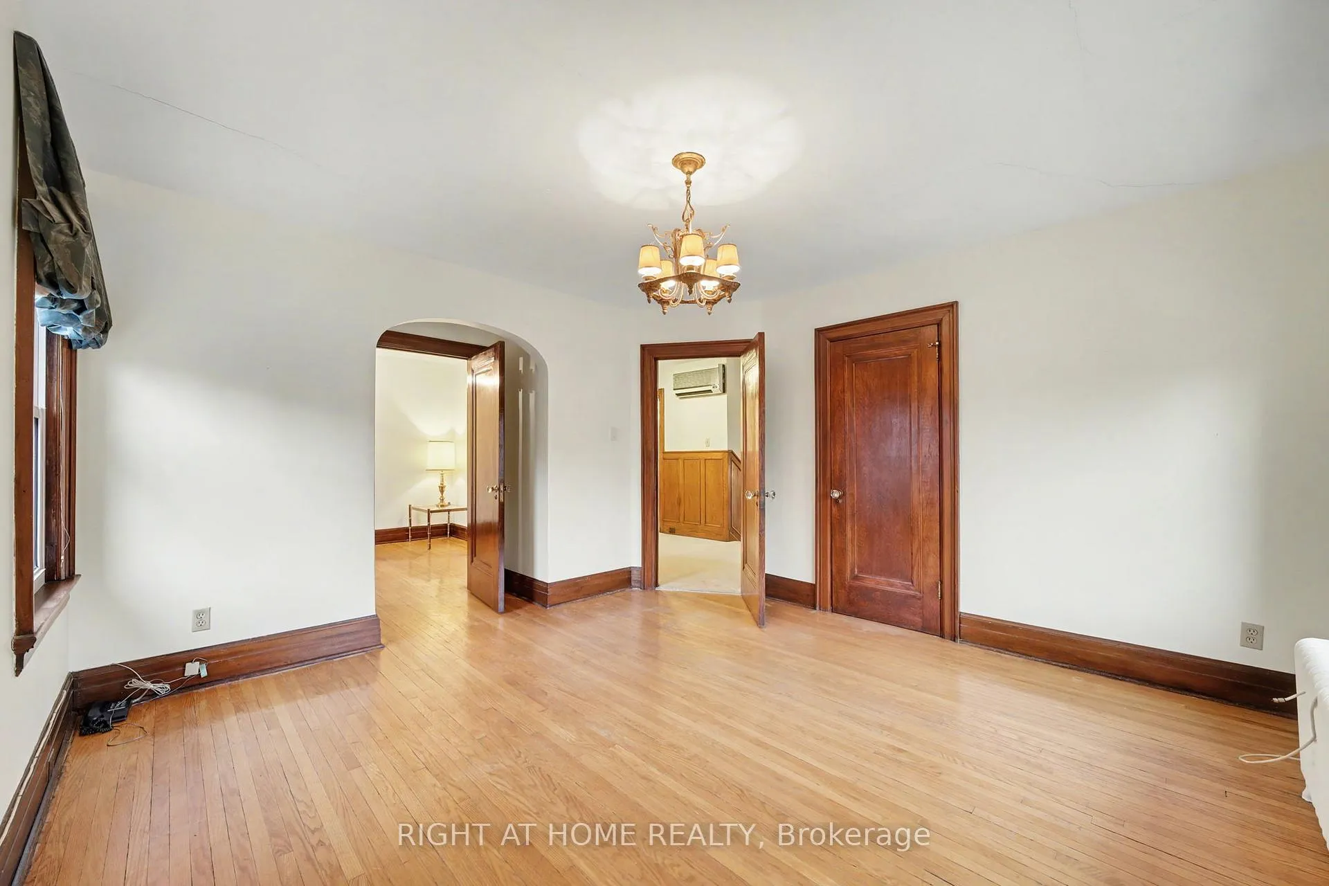 Photo 20 of 32 Hollywood Crescent, Toronto, Woodbine Corridor — HOMEH