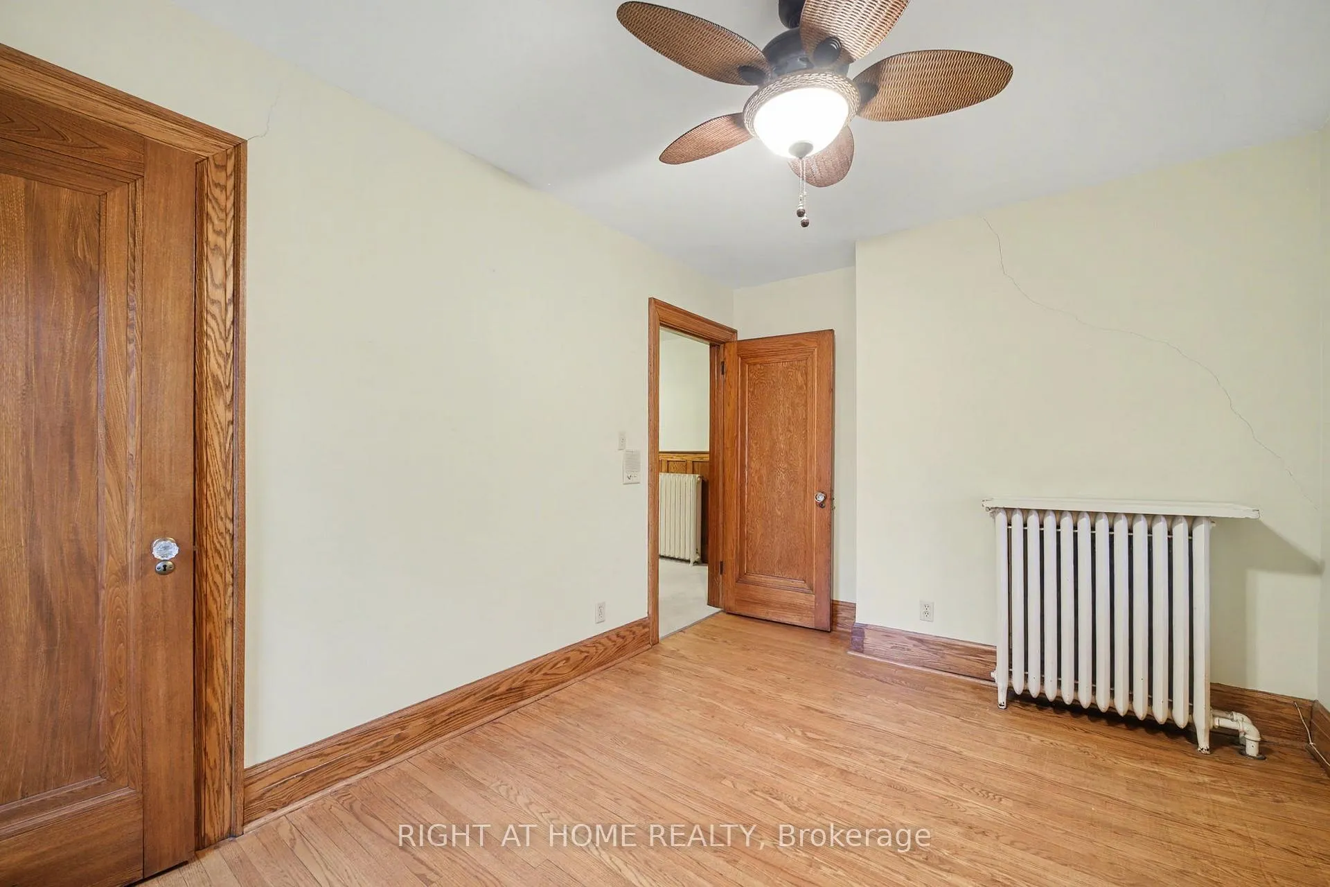 Photo 29 of 32 Hollywood Crescent, Toronto, Woodbine Corridor — HOMEH