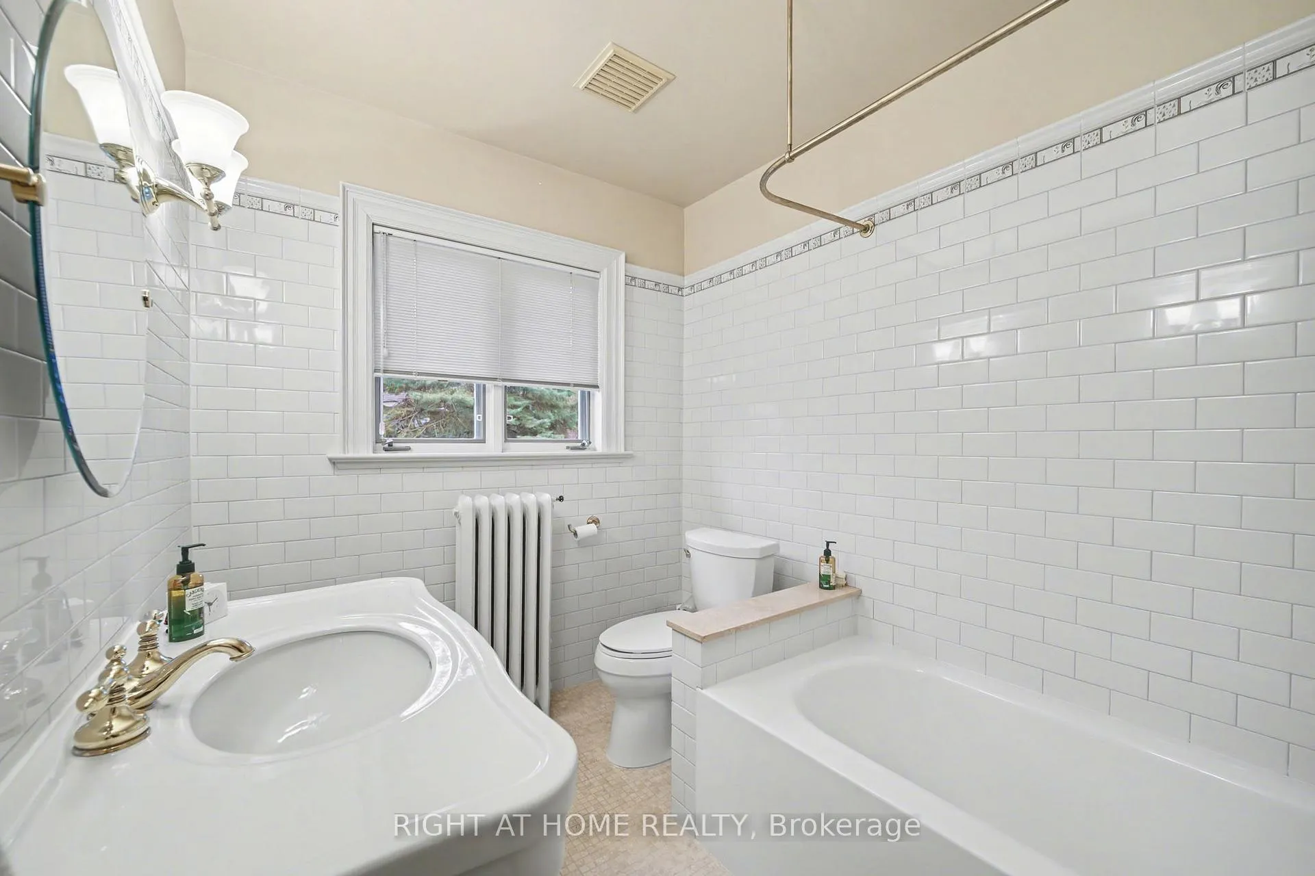 Photo 30 of 32 Hollywood Crescent, Toronto, Woodbine Corridor — HOMEH