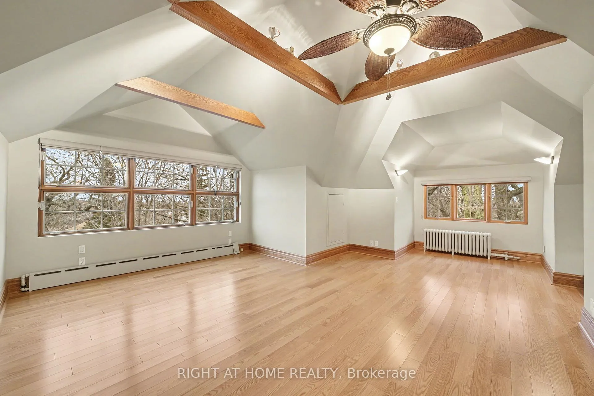 Photo 31 of 32 Hollywood Crescent, Toronto, Woodbine Corridor — HOMEH