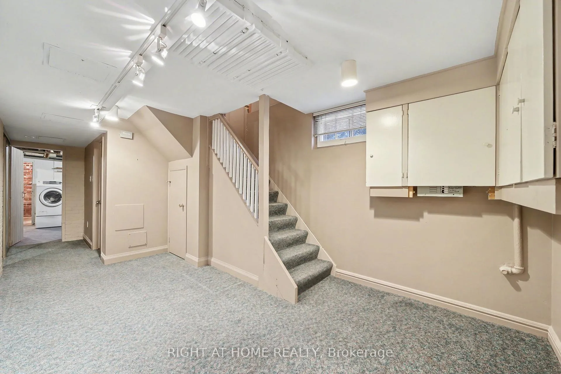 Photo 37 of 32 Hollywood Crescent, Toronto, Woodbine Corridor — HOMEH