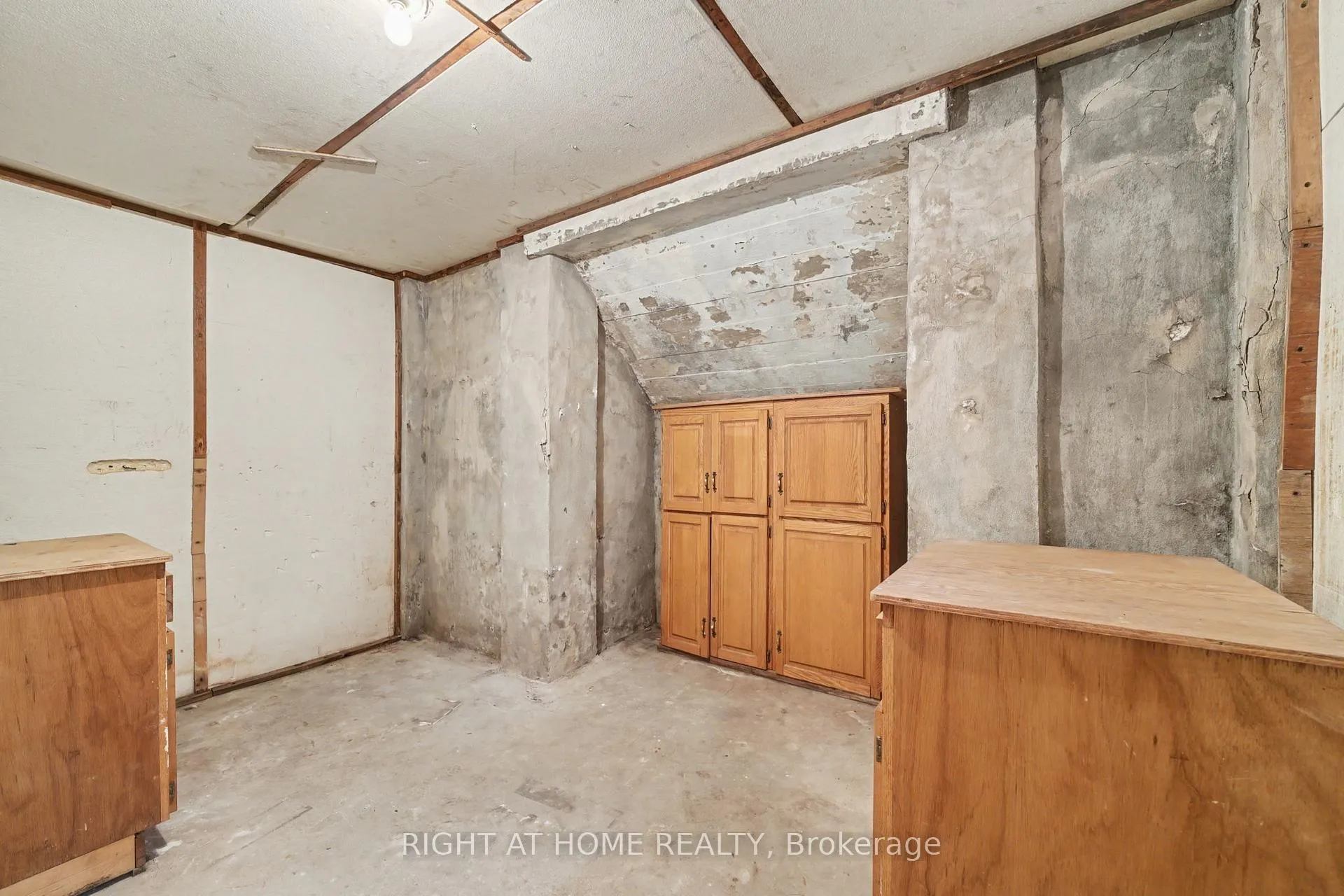 Photo 38 of 32 Hollywood Crescent, Toronto, Woodbine Corridor — HOMEH