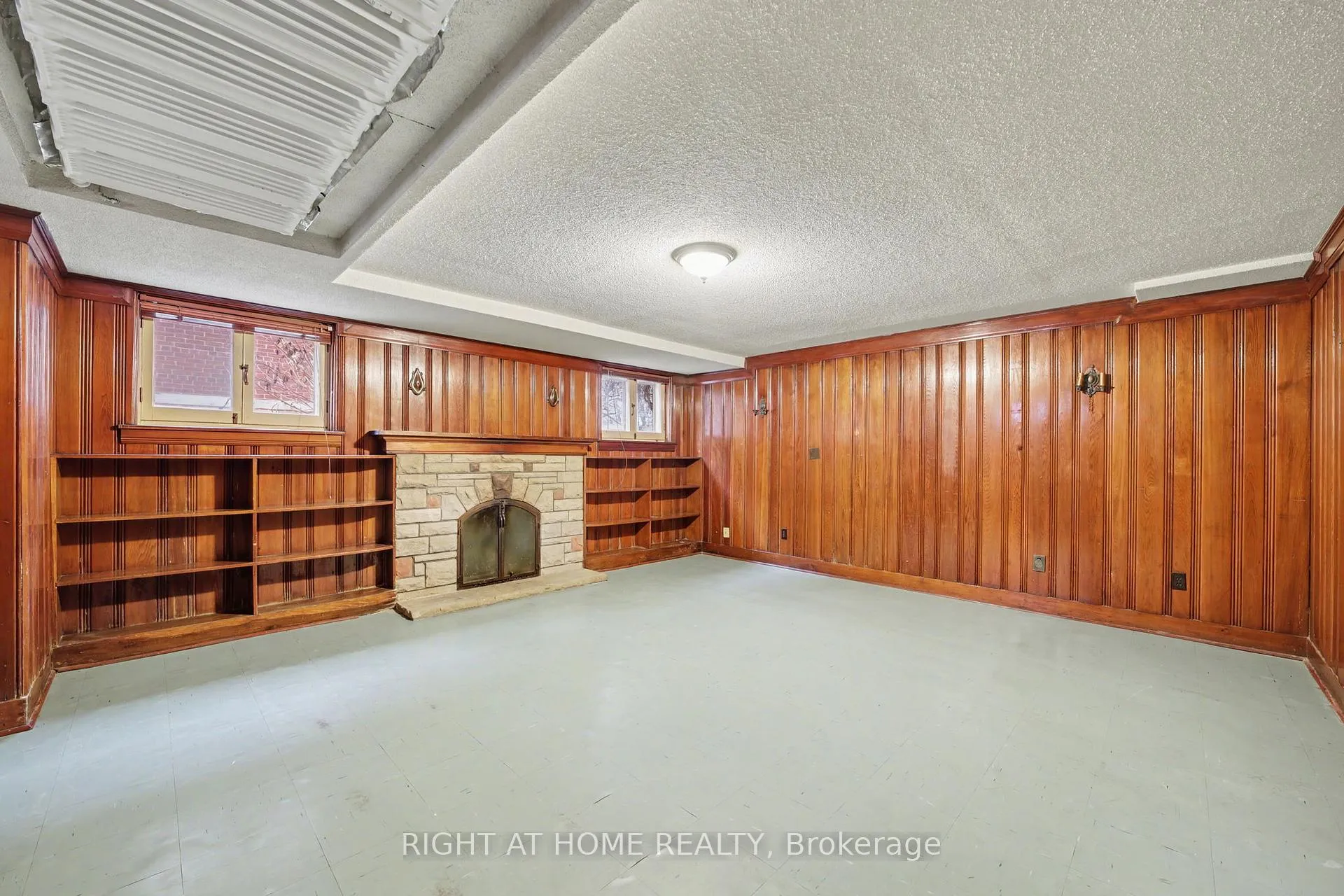 Photo 39 of 32 Hollywood Crescent, Toronto, Woodbine Corridor — HOMEH
