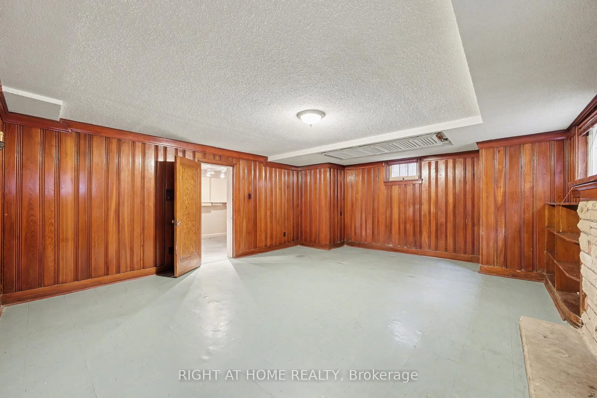 Photo 40 of 32 Hollywood Crescent, Toronto, Woodbine Corridor — HOMEH