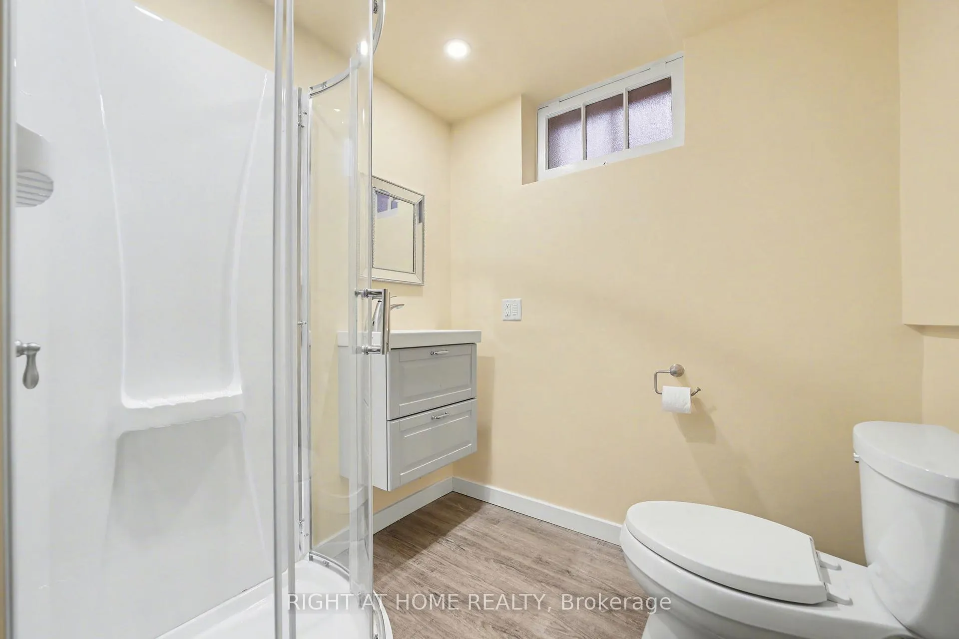Photo 41 of 32 Hollywood Crescent, Toronto, Woodbine Corridor — HOMEH