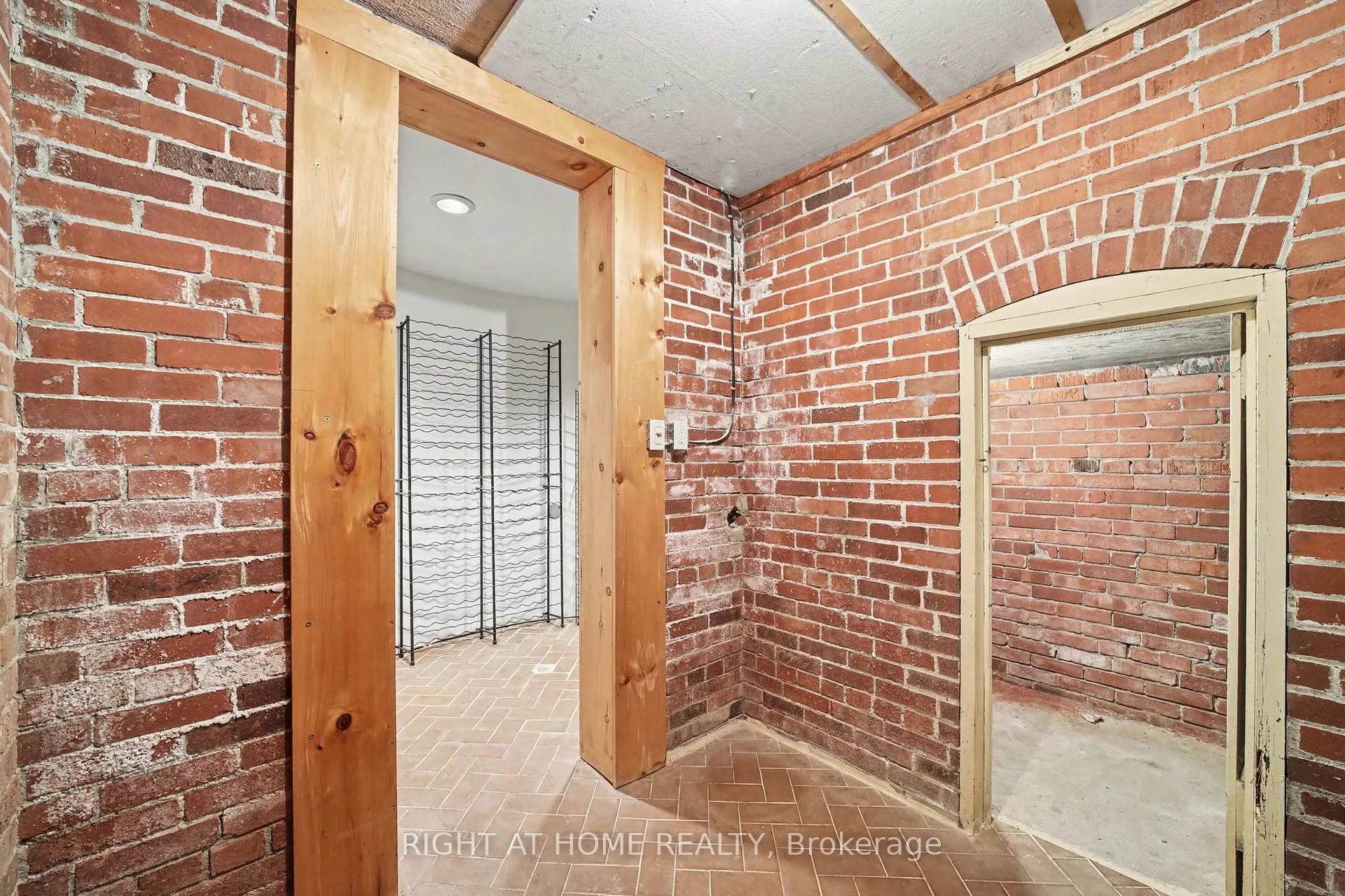 Photo 45 of 32 Hollywood Crescent, Toronto, Woodbine Corridor — HOMEH