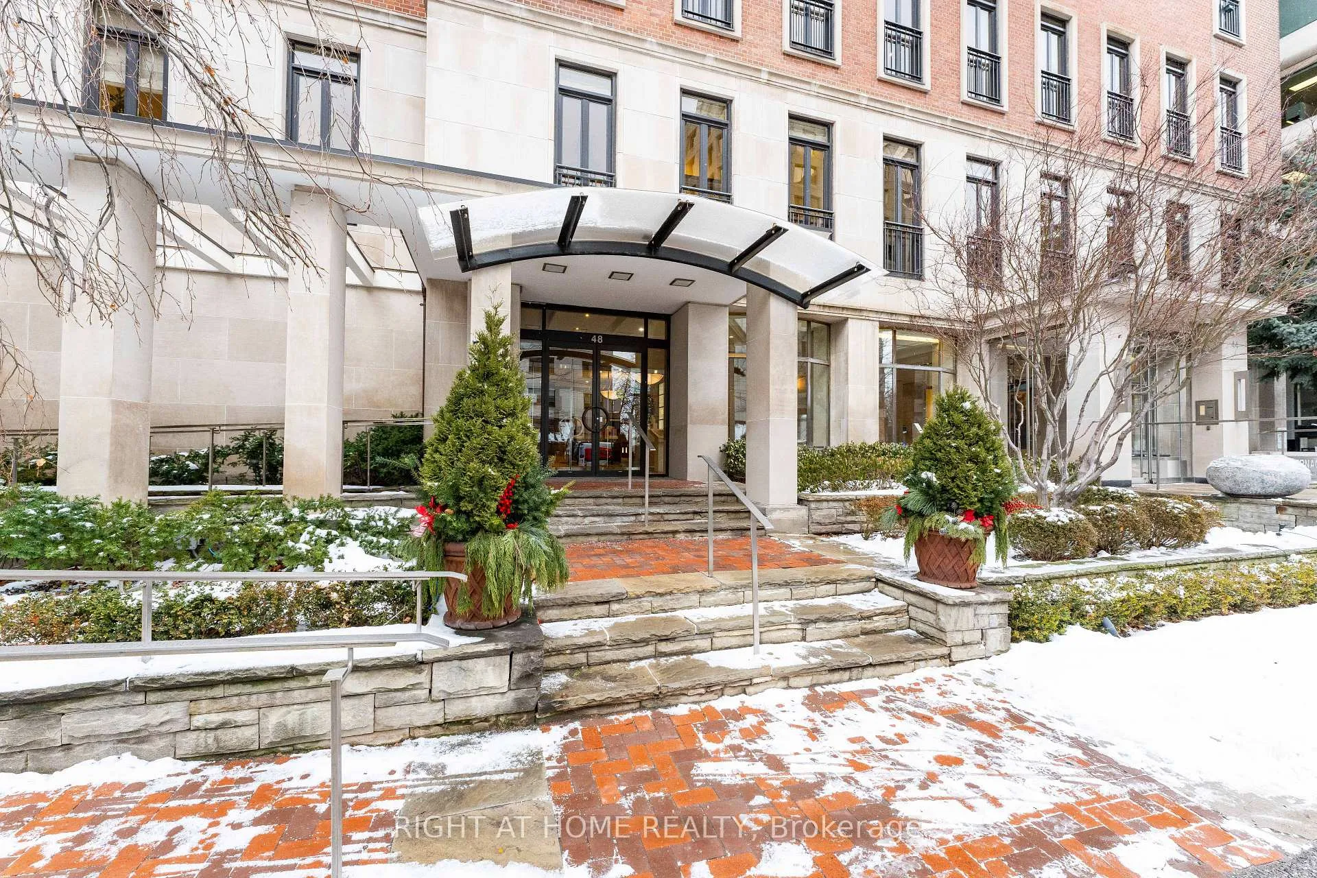 Photo 2 of Unit 402, 48 St Clair Avenue W, Toronto, Yonge-St. Clair — HOMEH
