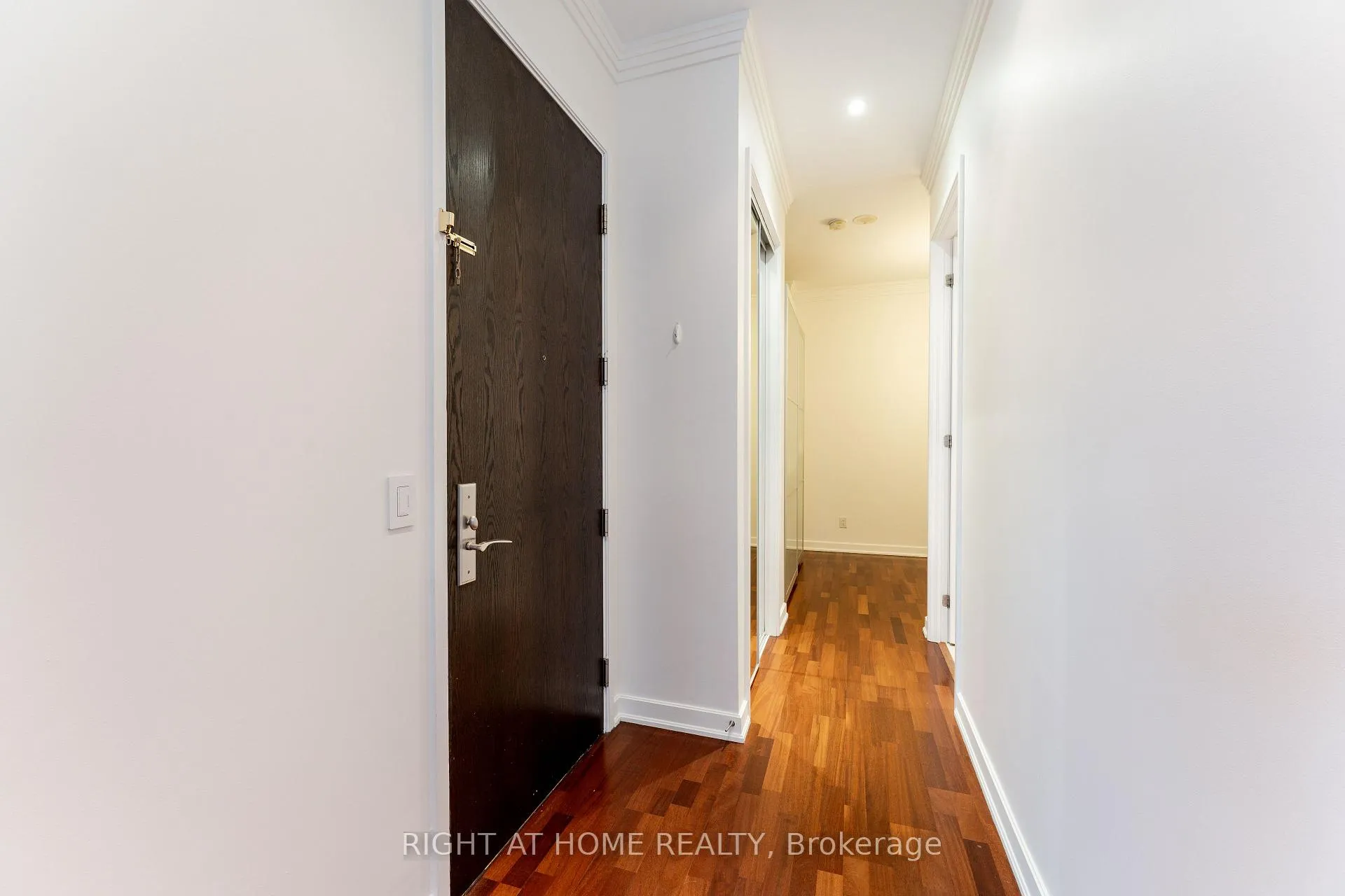 Photo 4 of Unit 402, 48 St Clair Avenue W, Toronto, Yonge-St. Clair — HOMEH