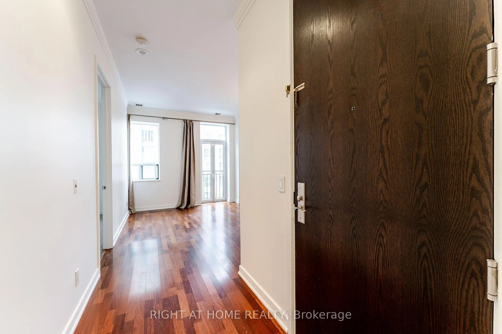 Photo 5 of Unit 402, 48 St Clair Avenue W, Toronto, Yonge-St. Clair — HOMEH