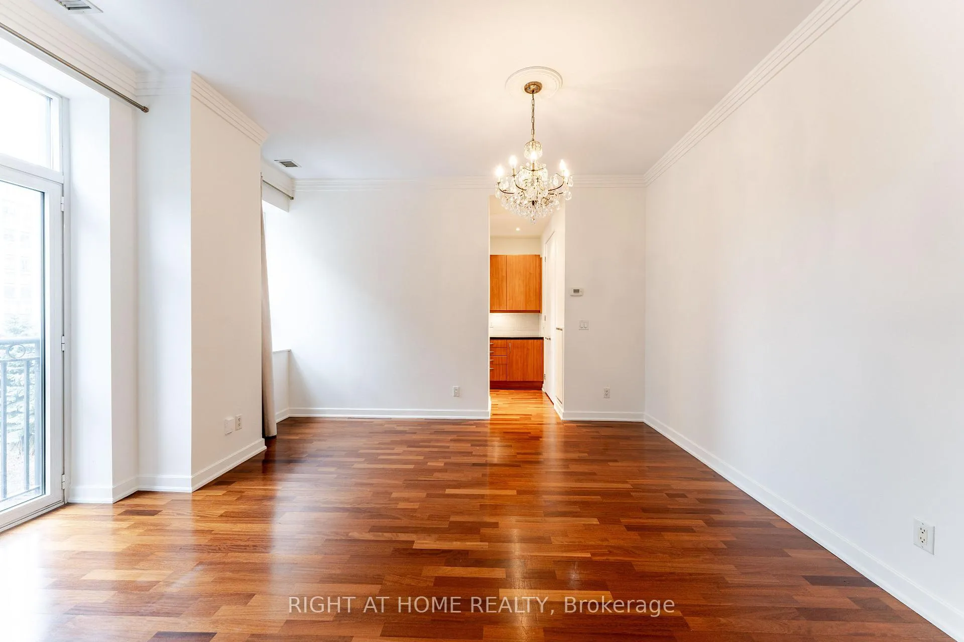 Photo 8 of Unit 402, 48 St Clair Avenue W, Toronto, Yonge-St. Clair — HOMEH