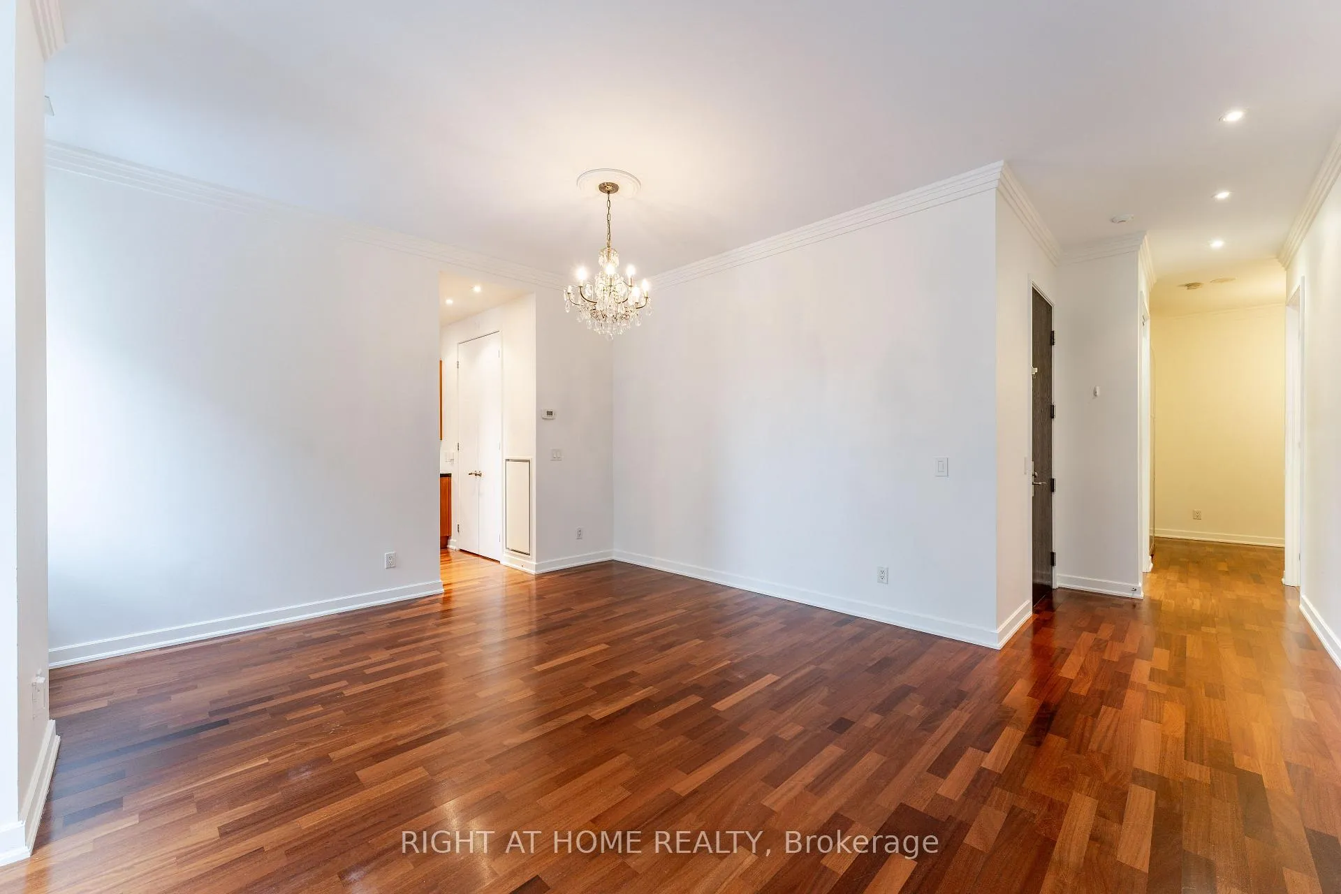 Photo 9 of Unit 402, 48 St Clair Avenue W, Toronto, Yonge-St. Clair — HOMEH