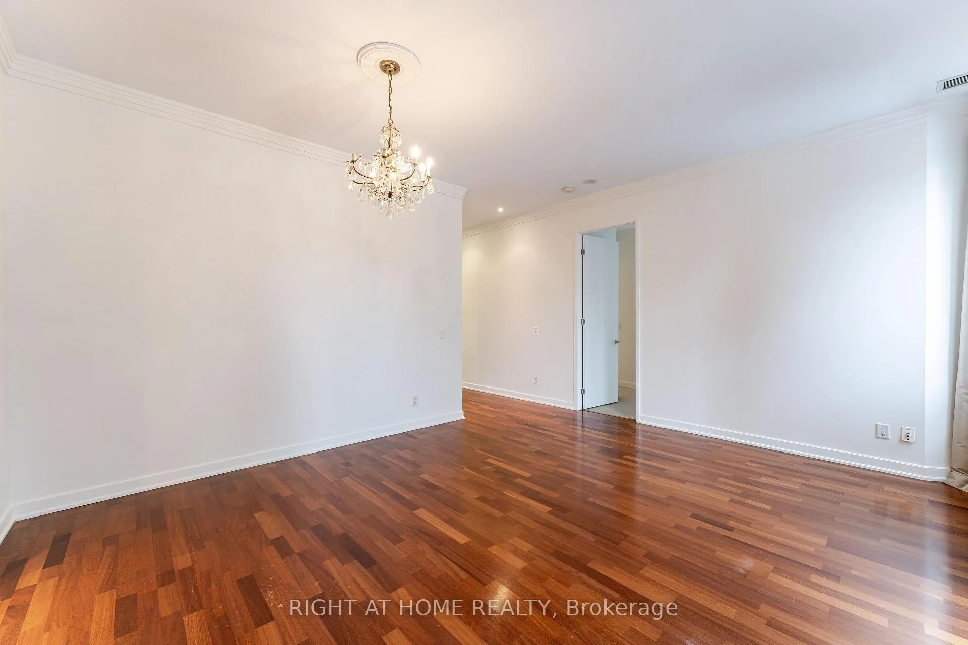 Photo 10 of Unit 402, 48 St Clair Avenue W, Toronto, Yonge-St. Clair — HOMEH