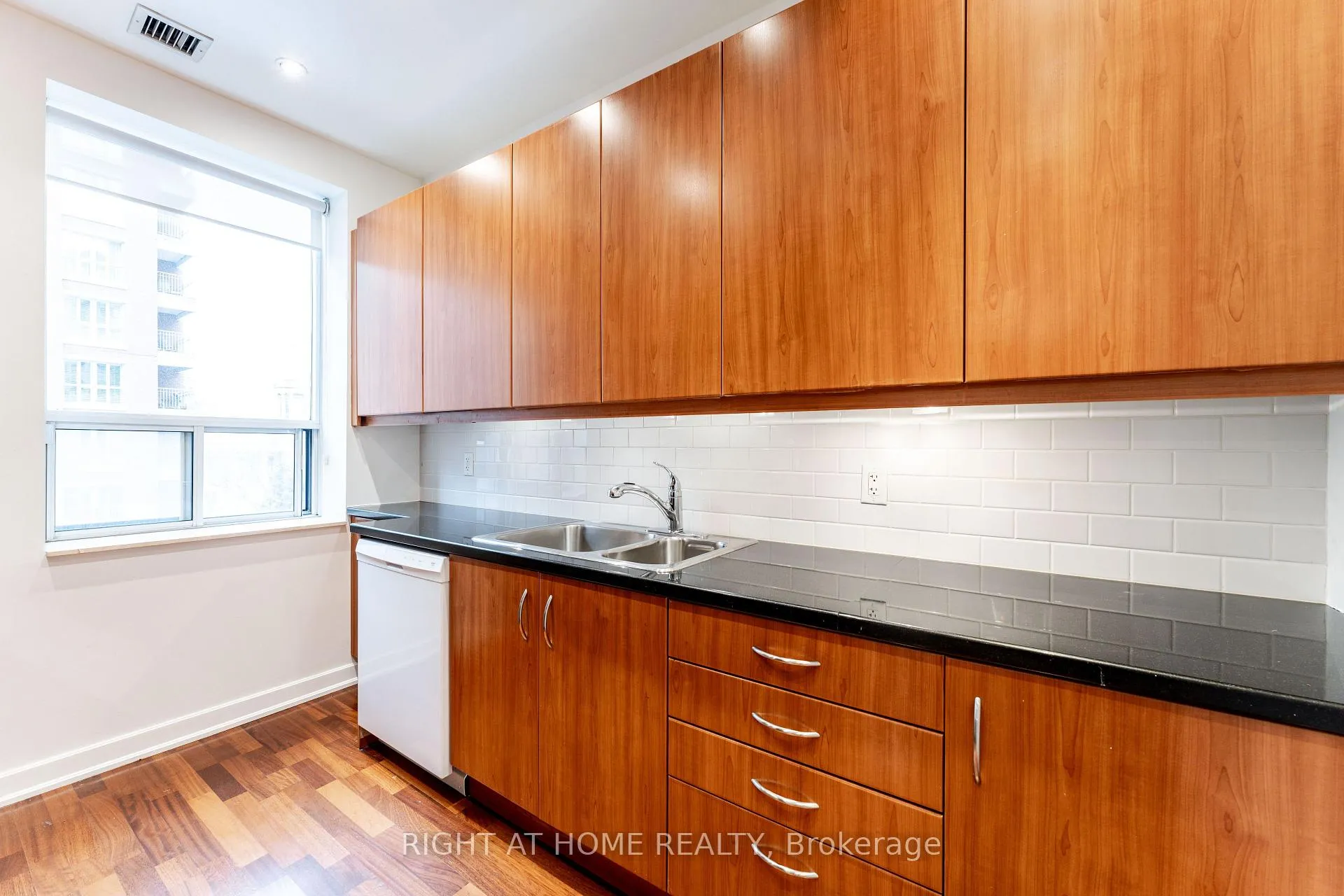 Photo 15 of Unit 402, 48 St Clair Avenue W, Toronto, Yonge-St. Clair — HOMEH