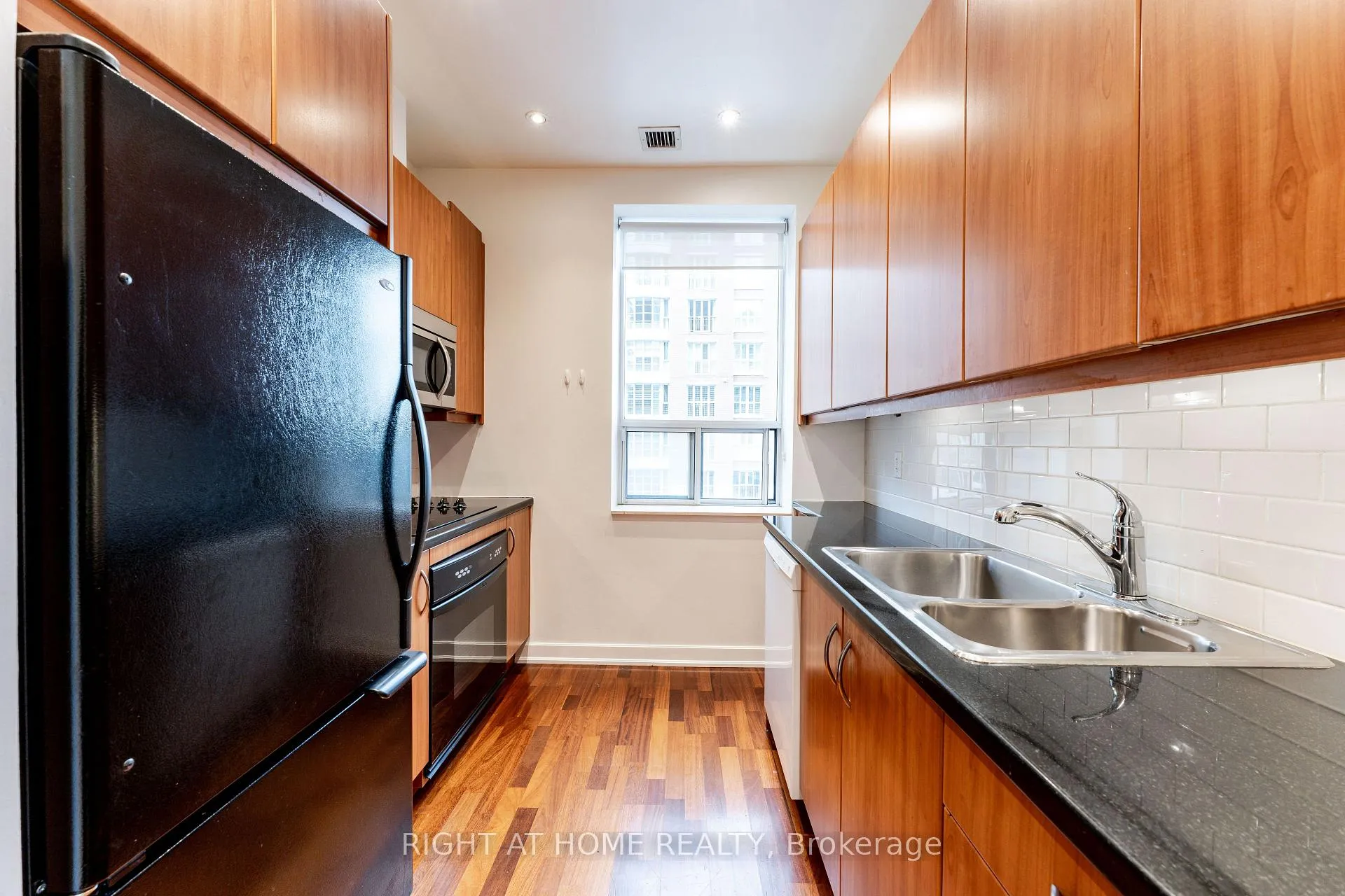 Photo 16 of Unit 402, 48 St Clair Avenue W, Toronto, Yonge-St. Clair — HOMEH