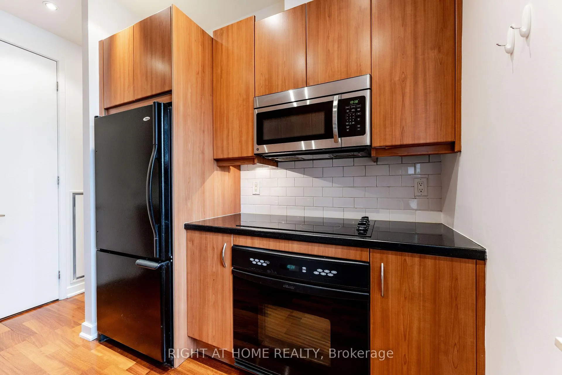 Photo 17 of Unit 402, 48 St Clair Avenue W, Toronto, Yonge-St. Clair — HOMEH