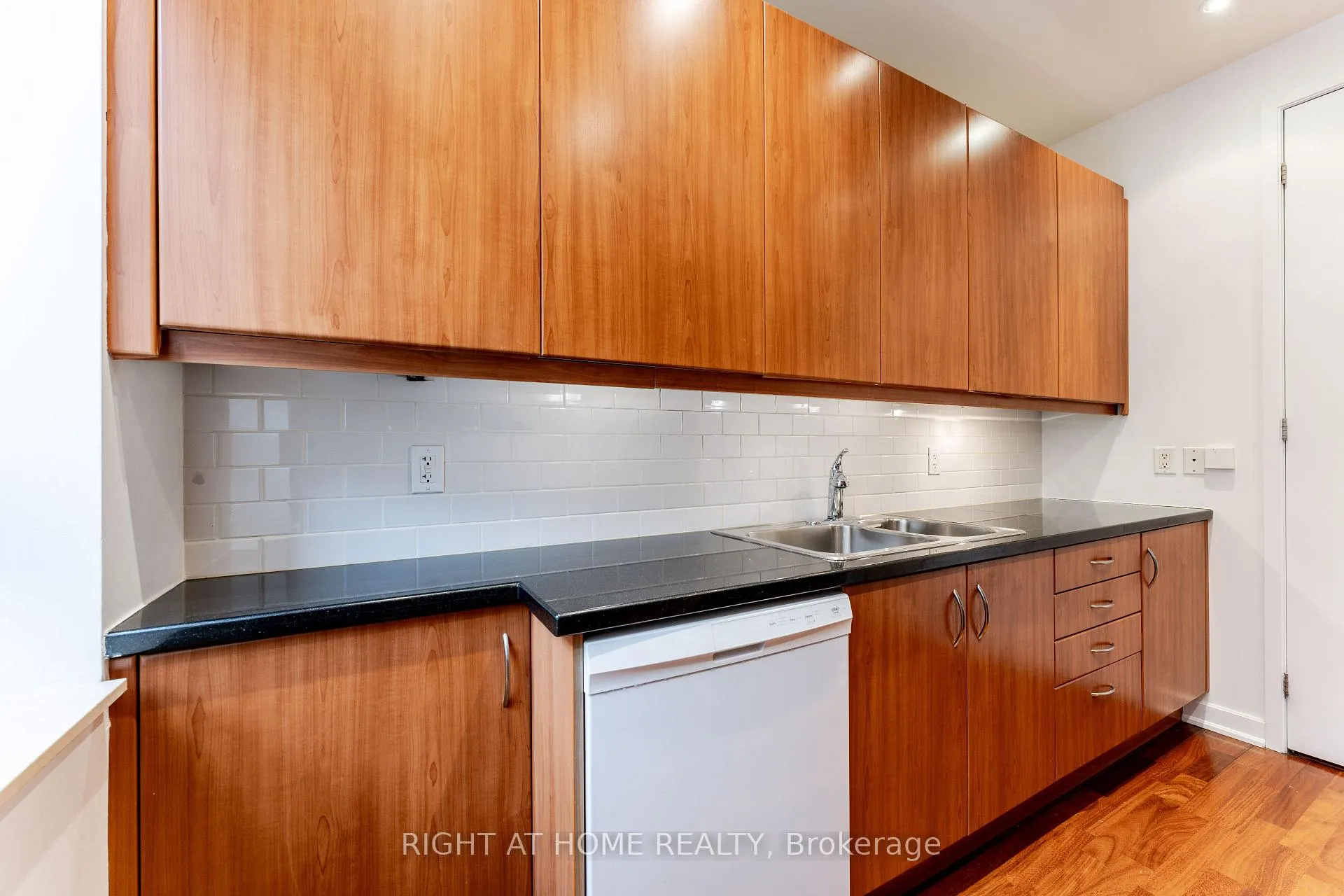 Photo 18 of Unit 402, 48 St Clair Avenue W, Toronto, Yonge-St. Clair — HOMEH