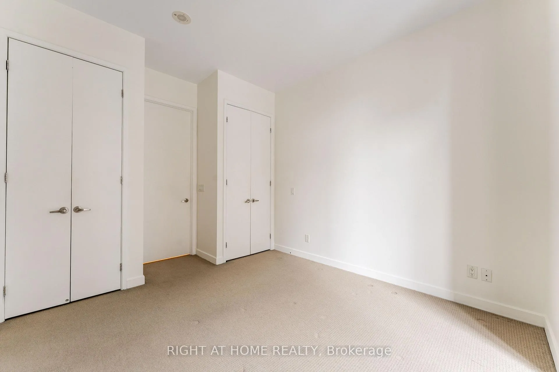 Photo 21 of Unit 402, 48 St Clair Avenue W, Toronto, Yonge-St. Clair — HOMEH