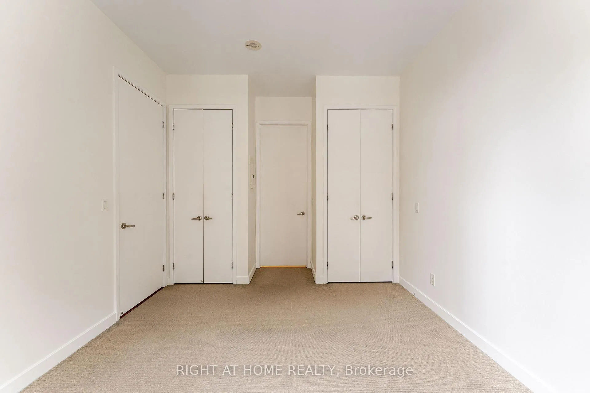 Photo 22 of Unit 402, 48 St Clair Avenue W, Toronto, Yonge-St. Clair — HOMEH