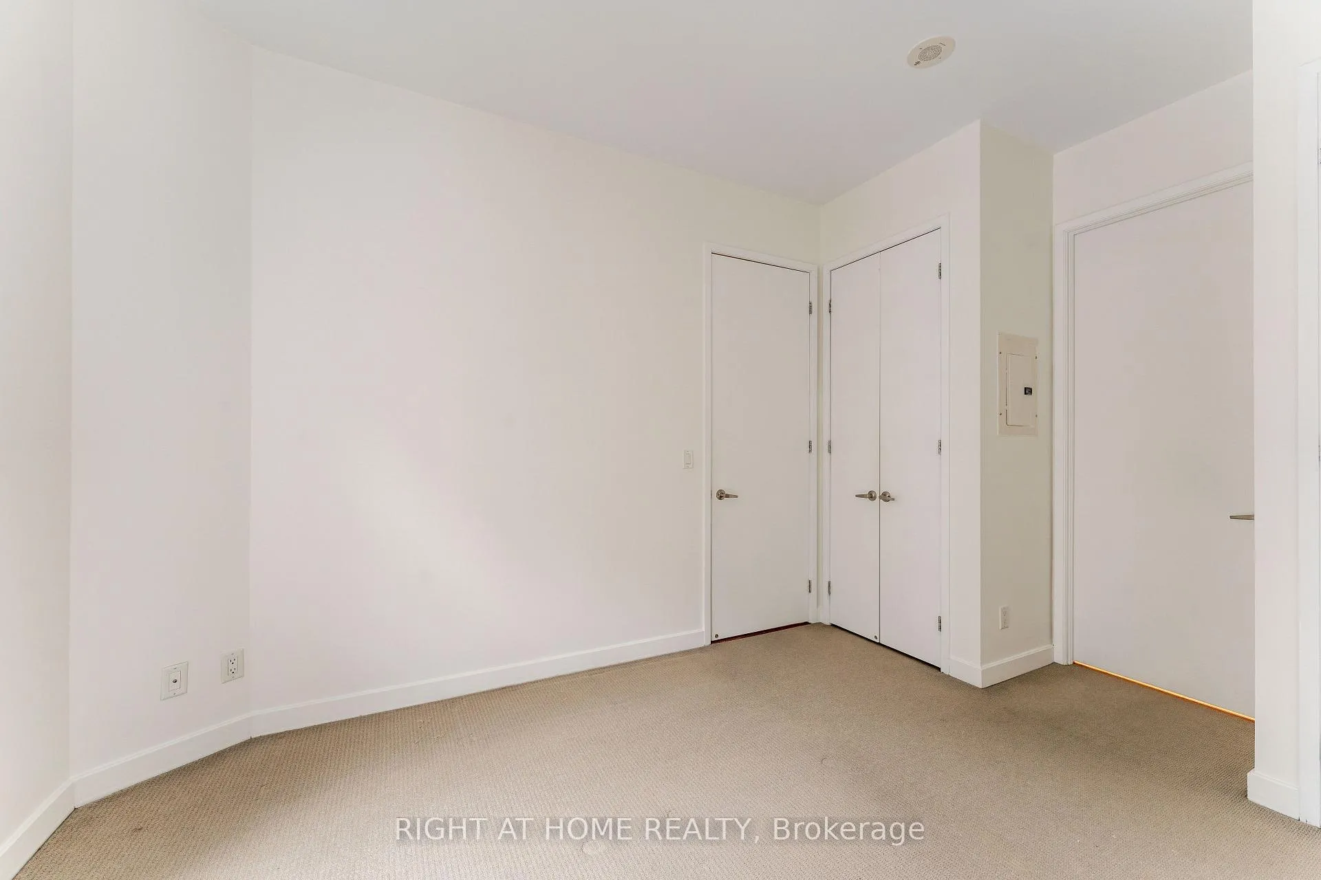 Photo 23 of Unit 402, 48 St Clair Avenue W, Toronto, Yonge-St. Clair — HOMEH