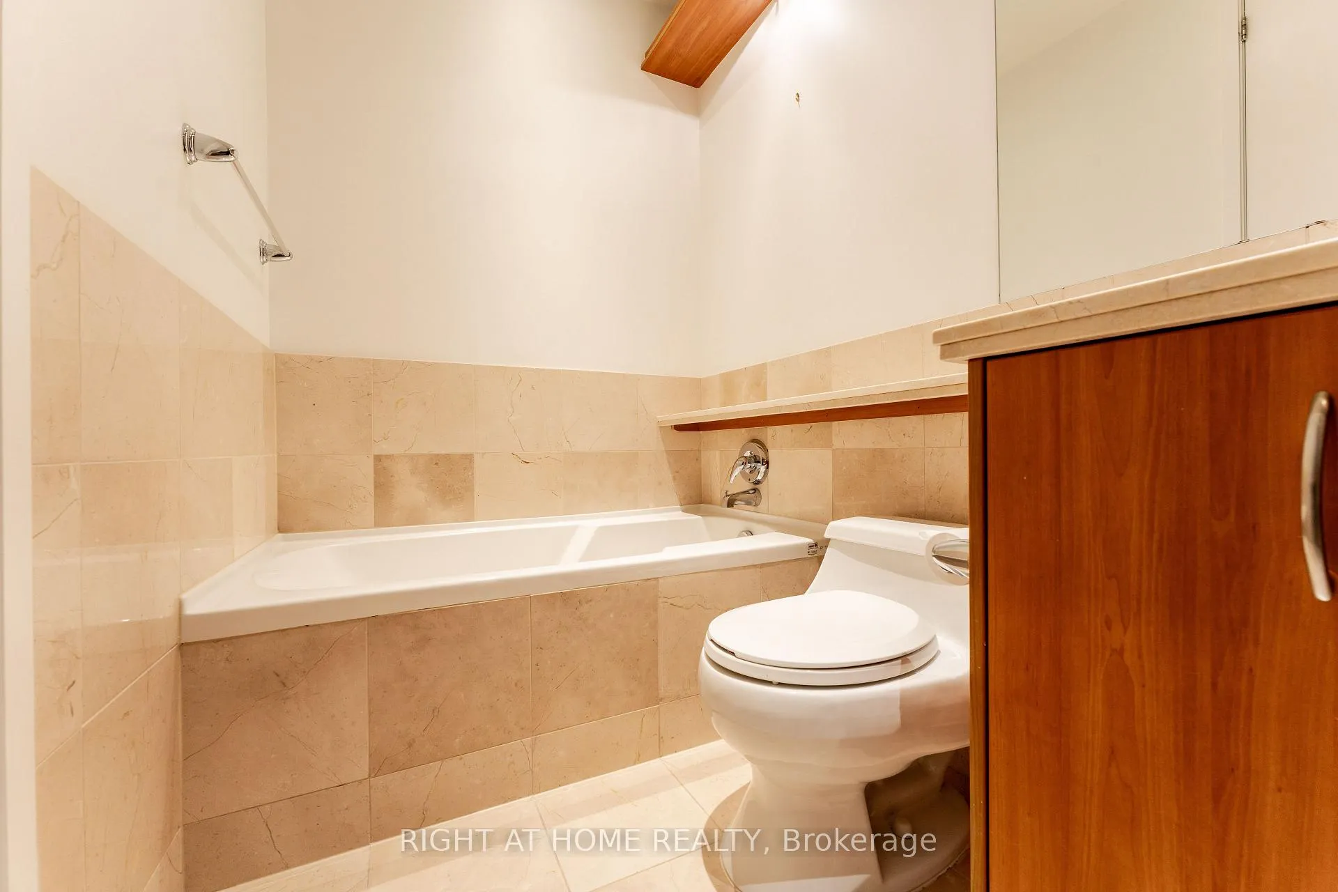 Photo 26 of Unit 402, 48 St Clair Avenue W, Toronto, Yonge-St. Clair — HOMEH