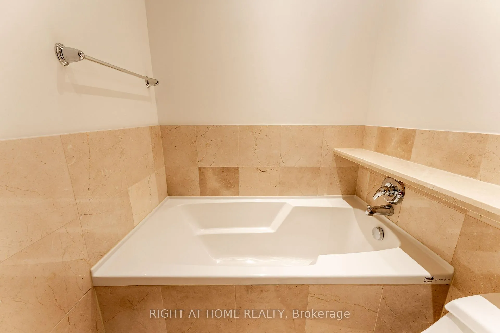 Photo 27 of Unit 402, 48 St Clair Avenue W, Toronto, Yonge-St. Clair — HOMEH