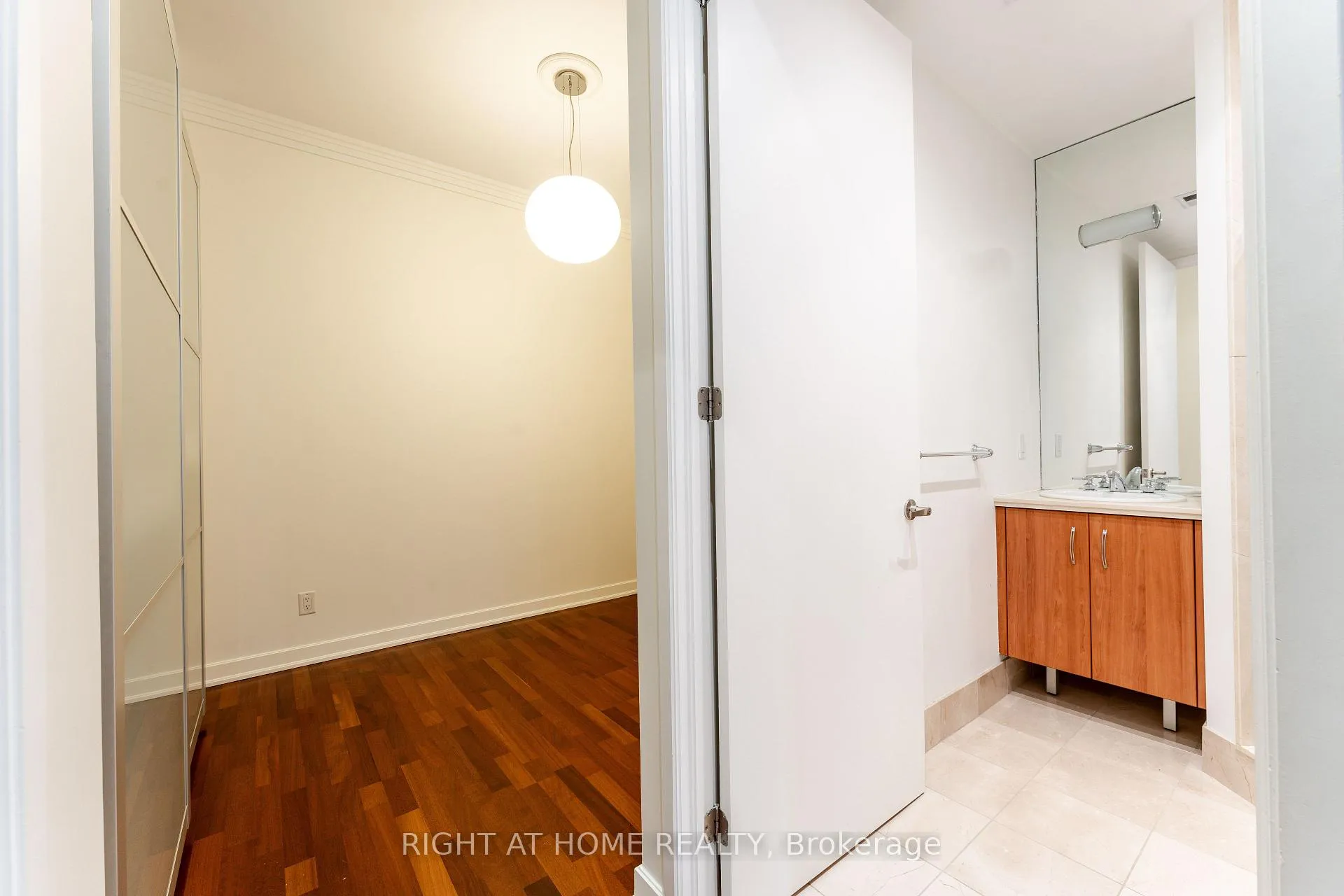 Photo 30 of Unit 402, 48 St Clair Avenue W, Toronto, Yonge-St. Clair — HOMEH
