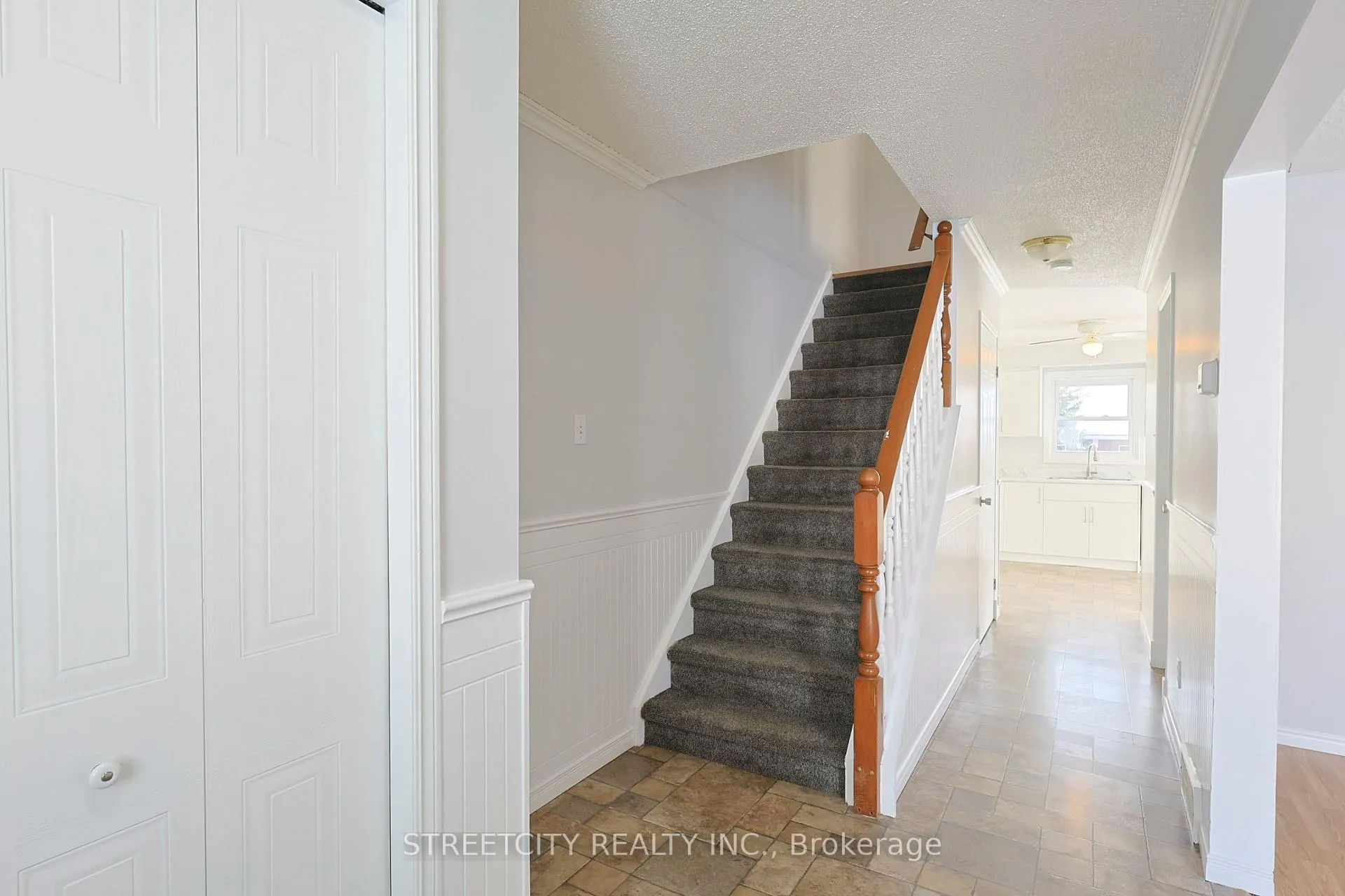 Photo 5 of 224 Martinet Avenue, London, East I — HOMEH
