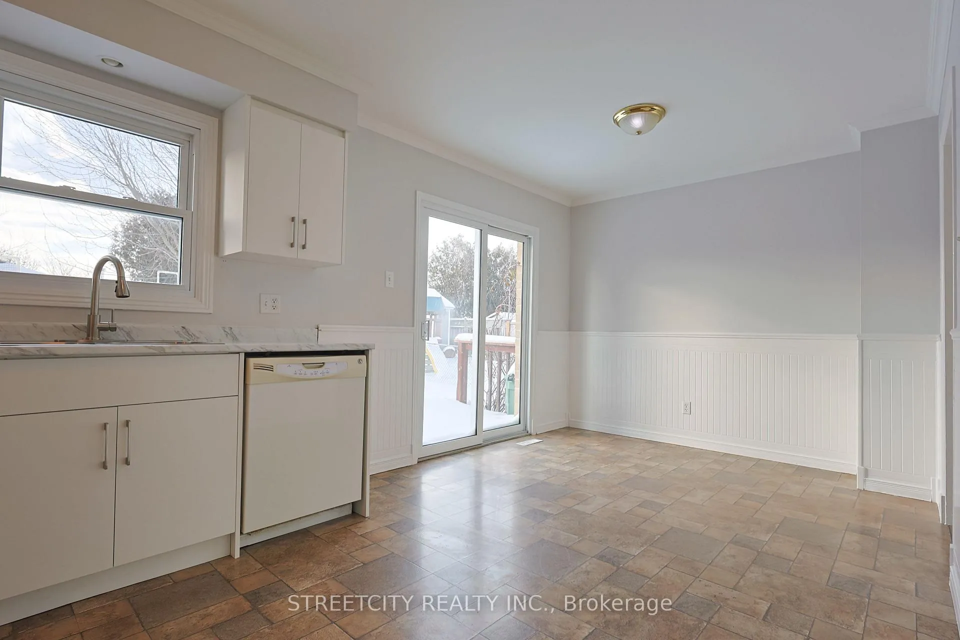 Photo 15 of 224 Martinet Avenue, London, East I — HOMEH