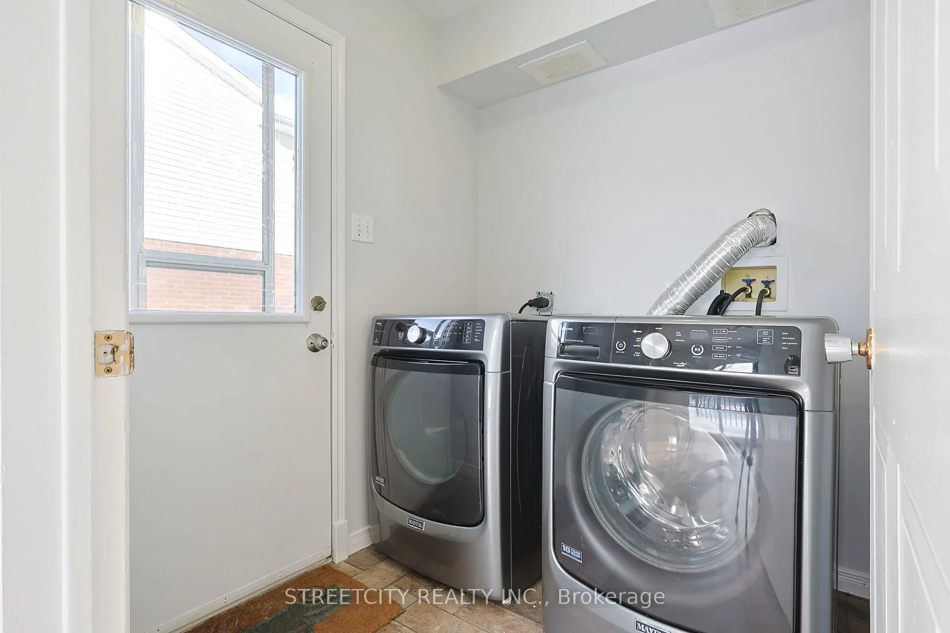 Photo 17 of 224 Martinet Avenue, London, East I — HOMEH