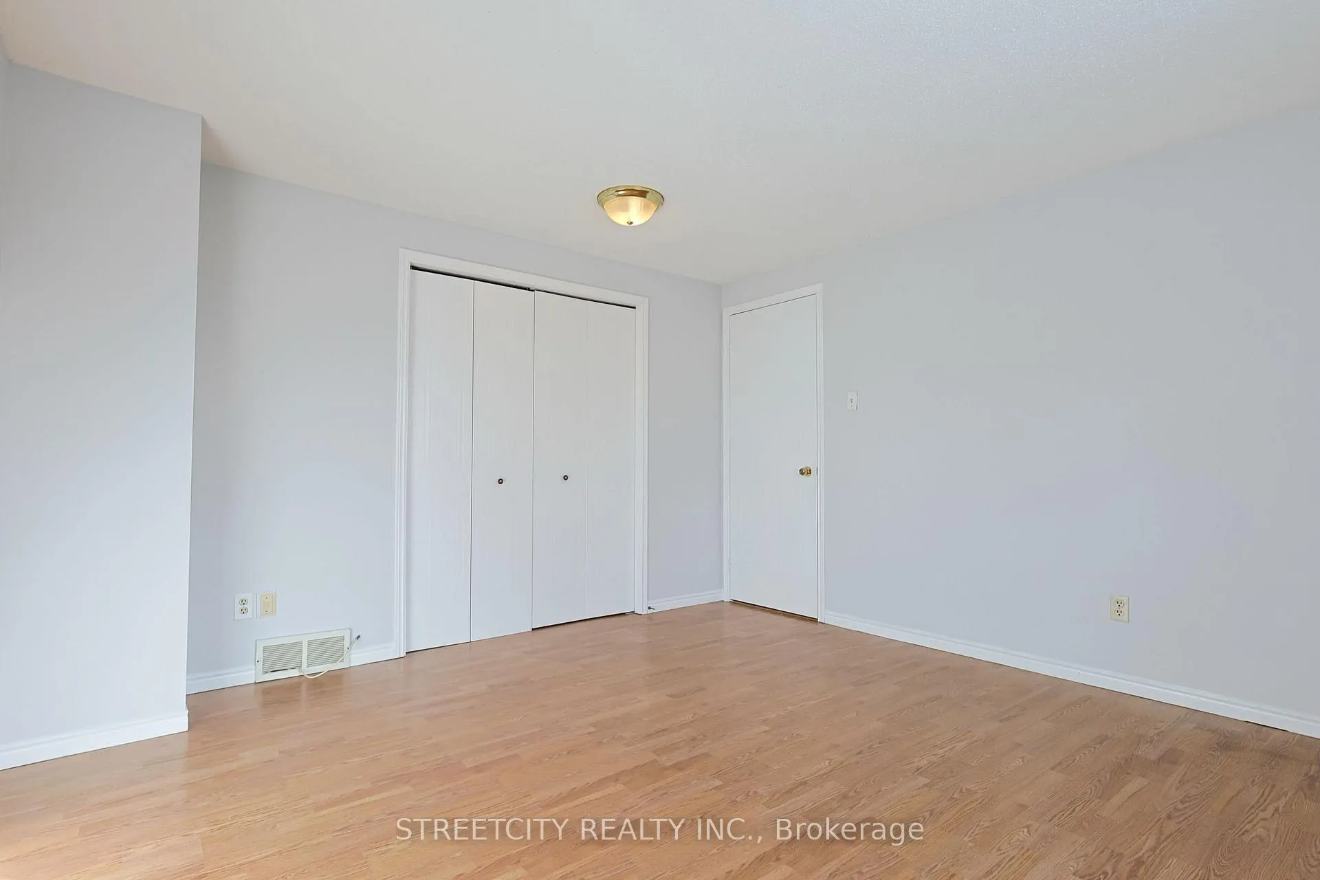 Photo 25 of 224 Martinet Avenue, London, East I — HOMEH