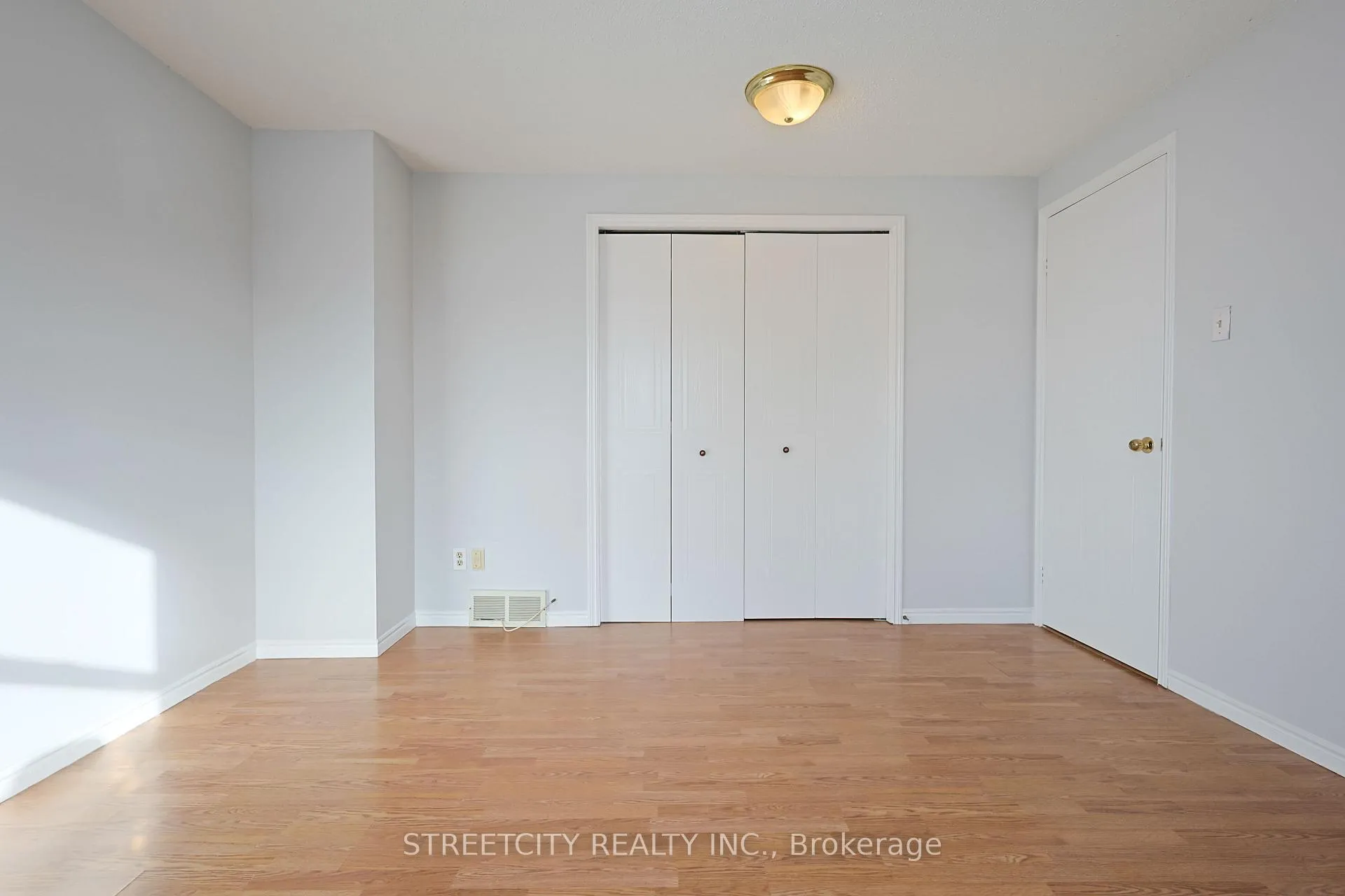 Photo 27 of 224 Martinet Avenue, London, East I — HOMEH