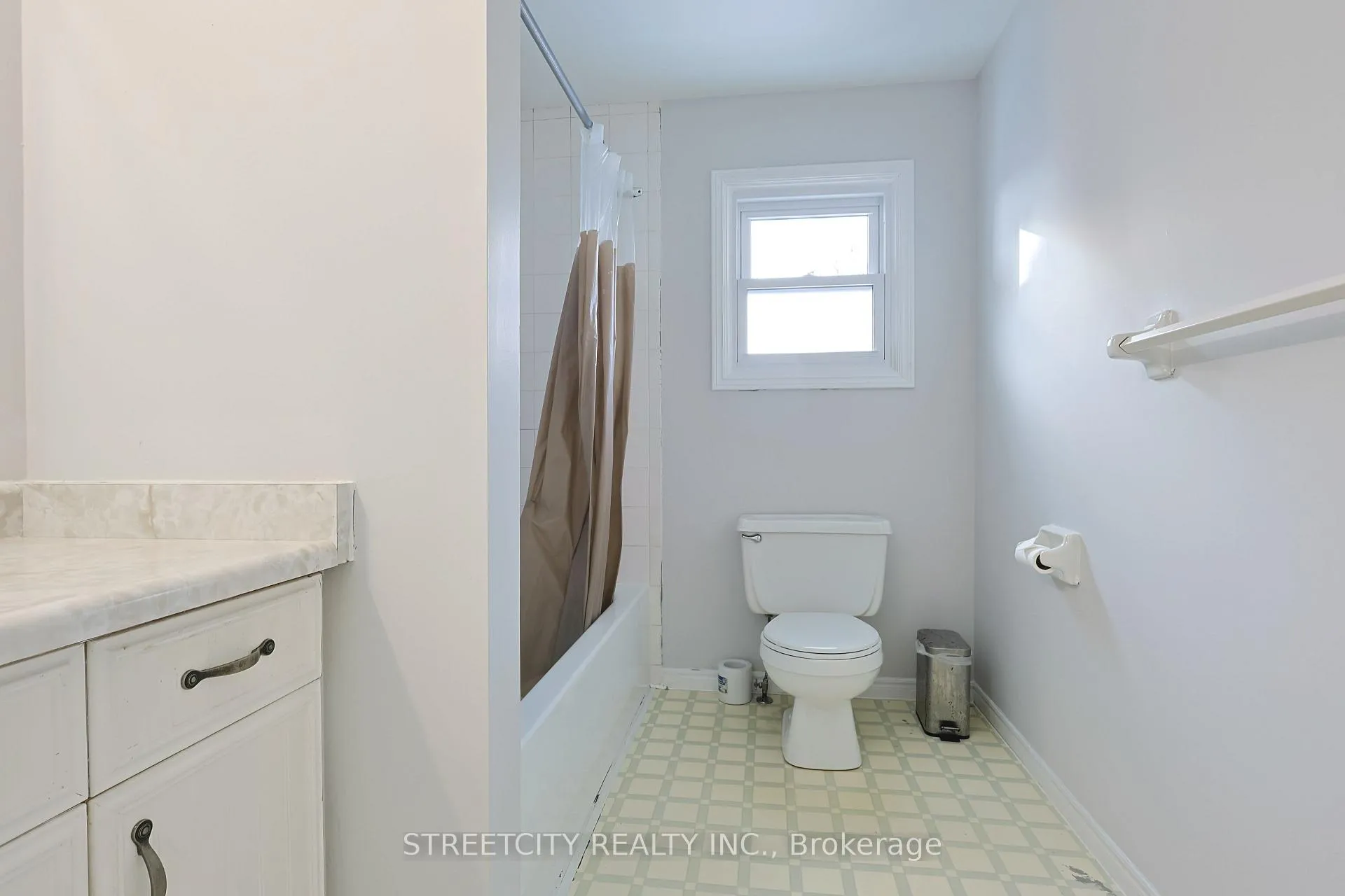 Photo 30 of 224 Martinet Avenue, London, East I — HOMEH
