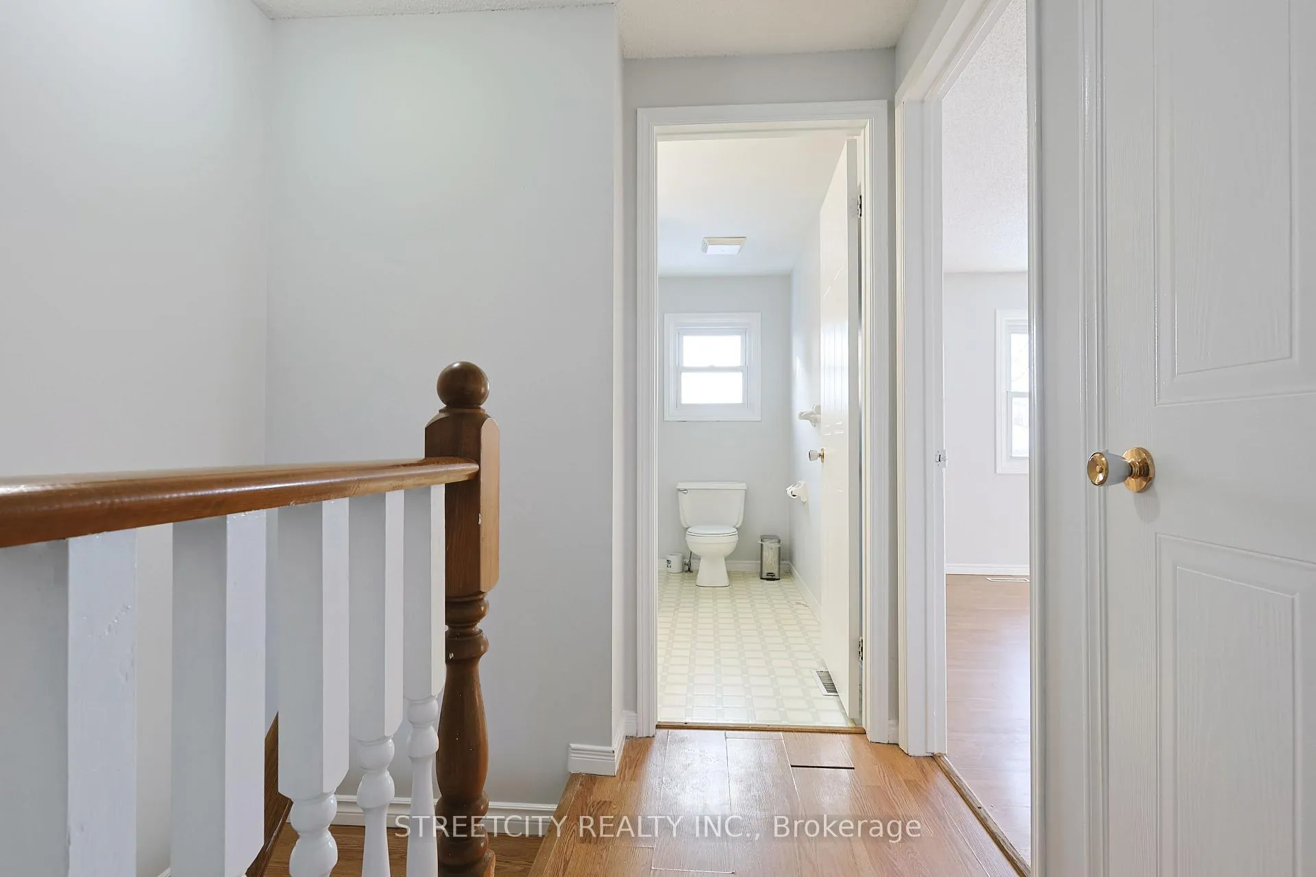 Photo 32 of 224 Martinet Avenue, London, East I — HOMEH