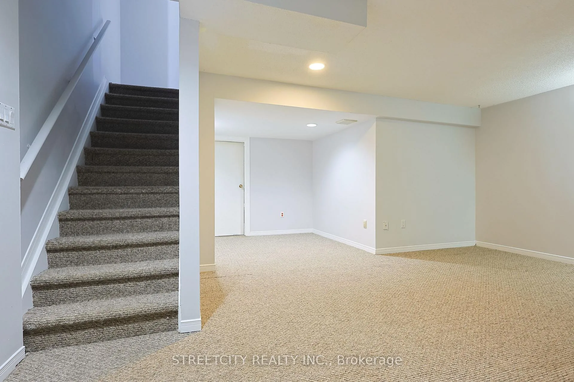 Photo 34 of 224 Martinet Avenue, London, East I — HOMEH